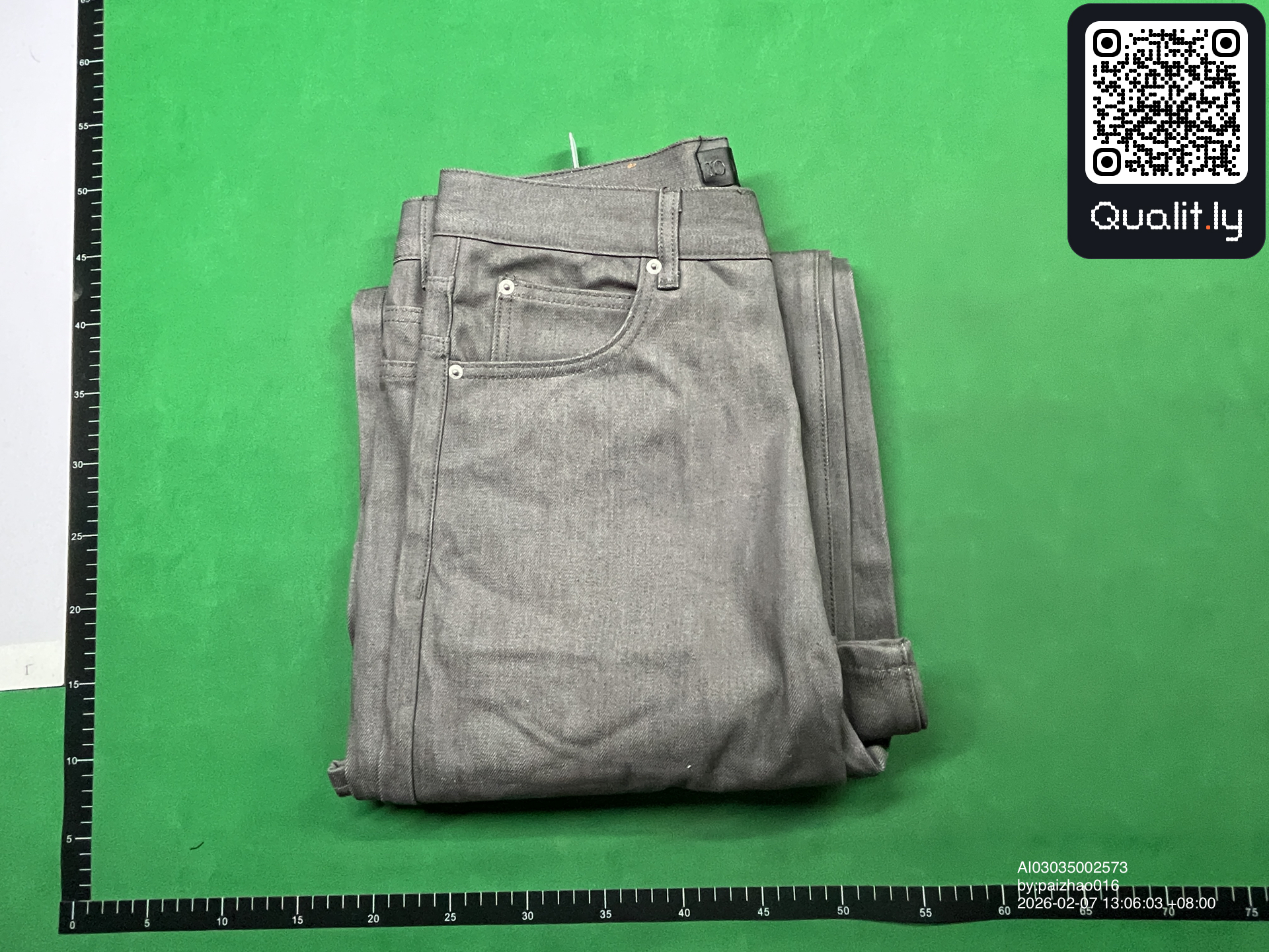 牛仔裤 QC 照片 1 / 4