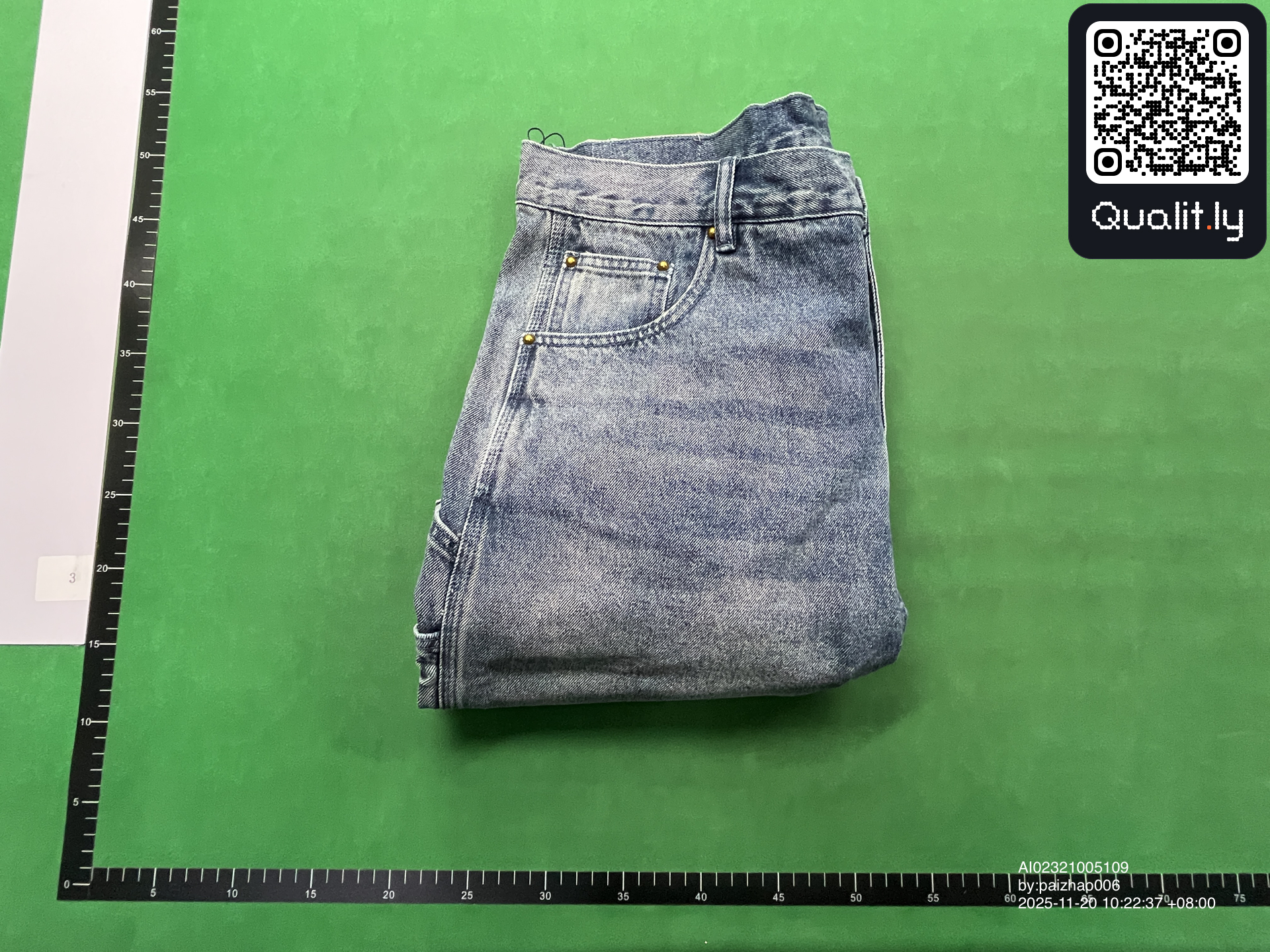 Short — photo QC 1 sur 16