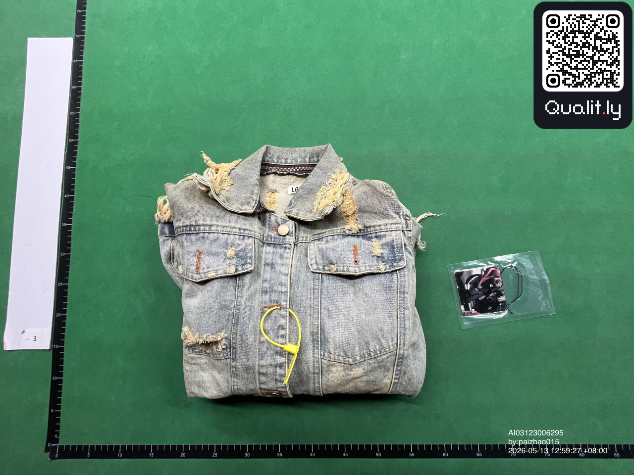 Veste — photo QC 1 sur 4