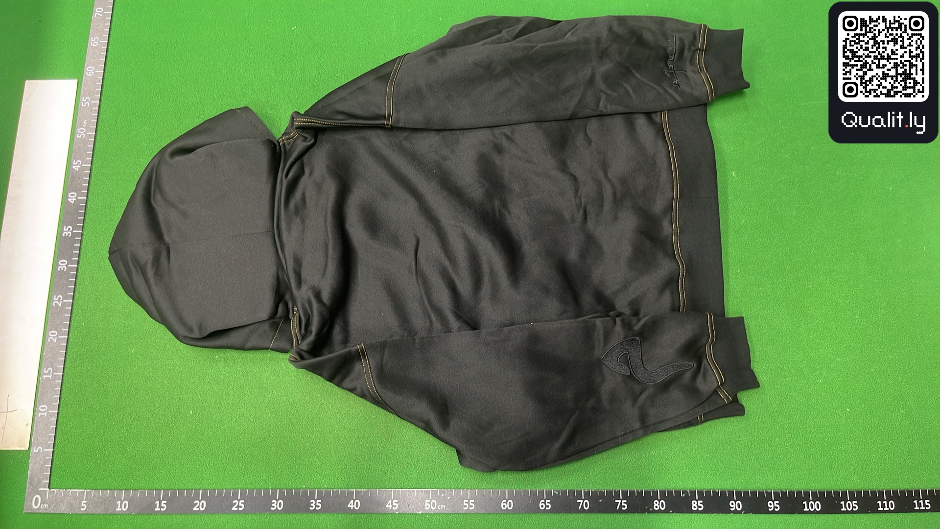 Sweater — QC-foto 3 van 4
