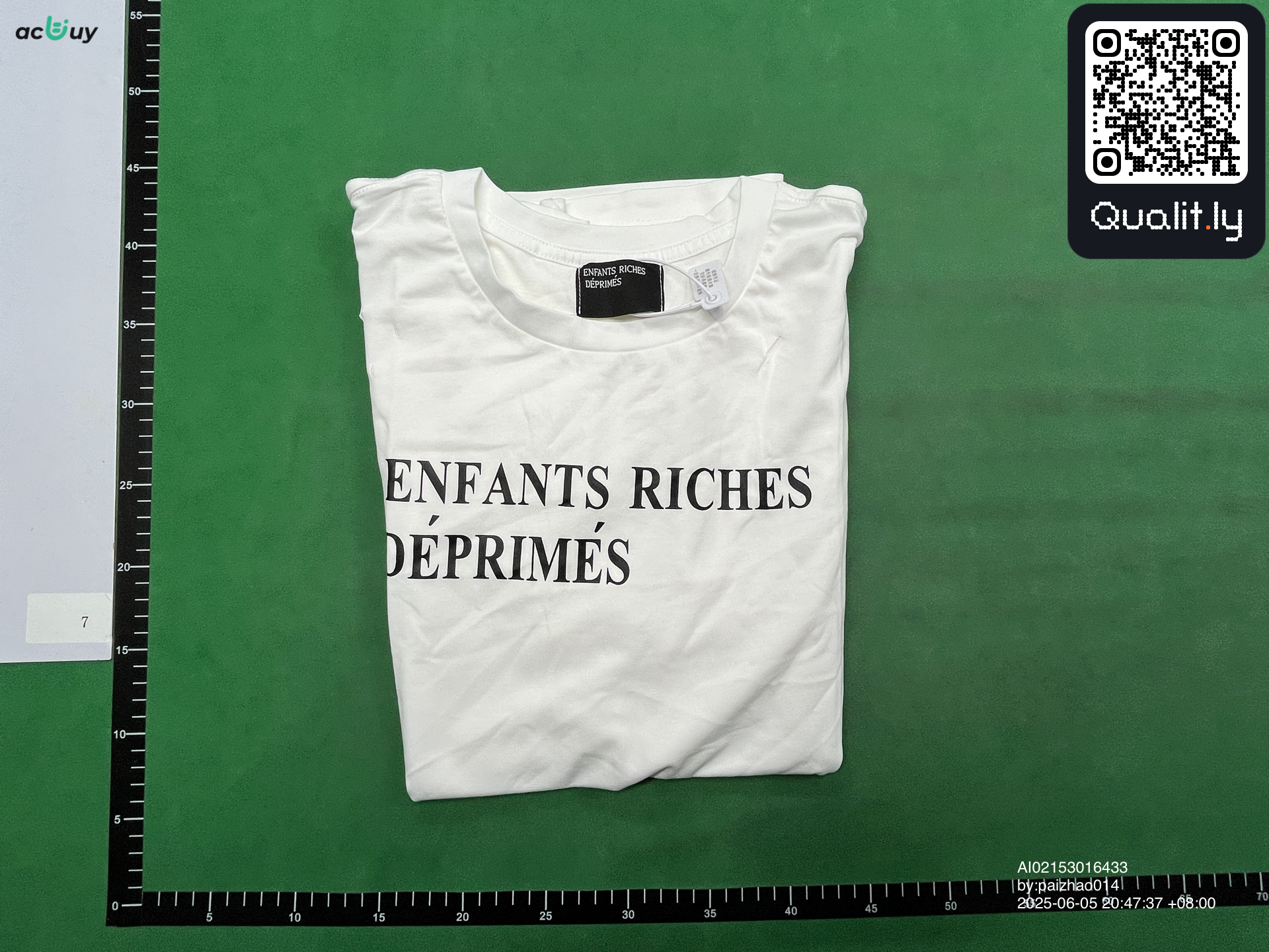 Tricou — fotografie QC 1 din 4