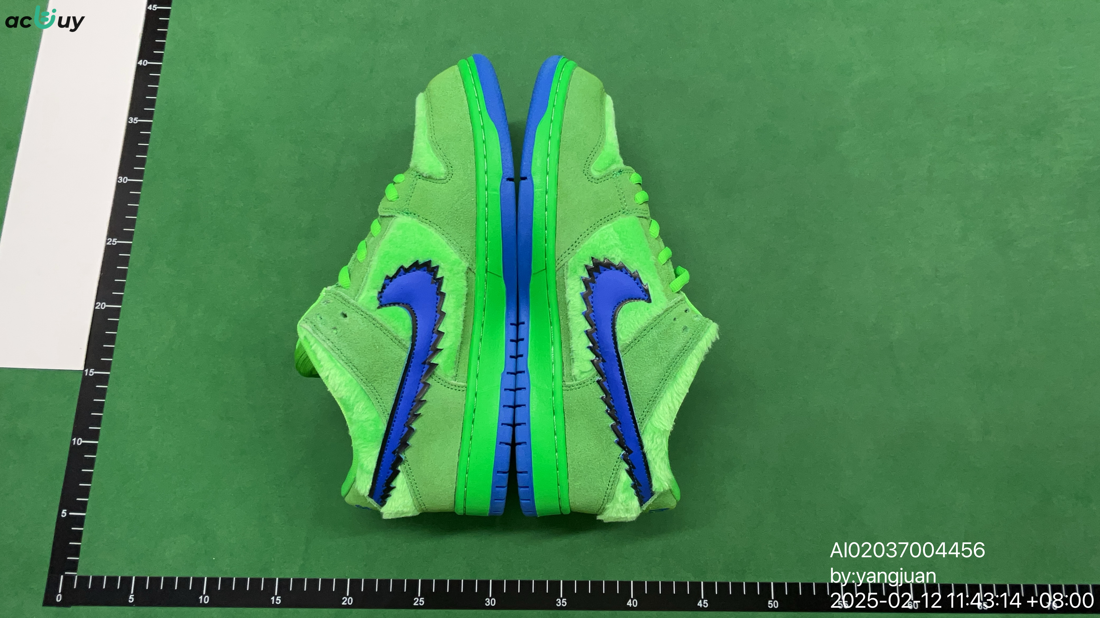 Sneakers QC photo 3 of 10