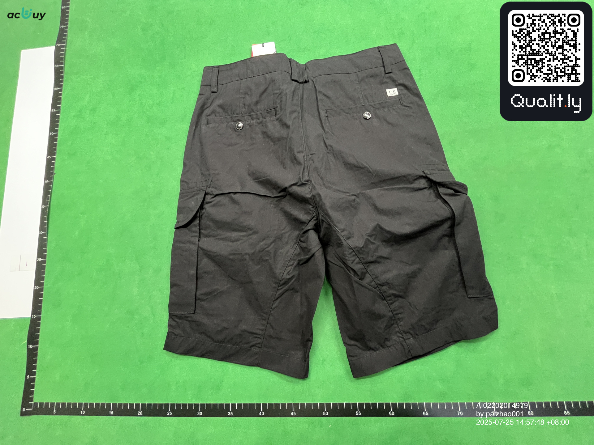 Shorts QC photo 3 of 20