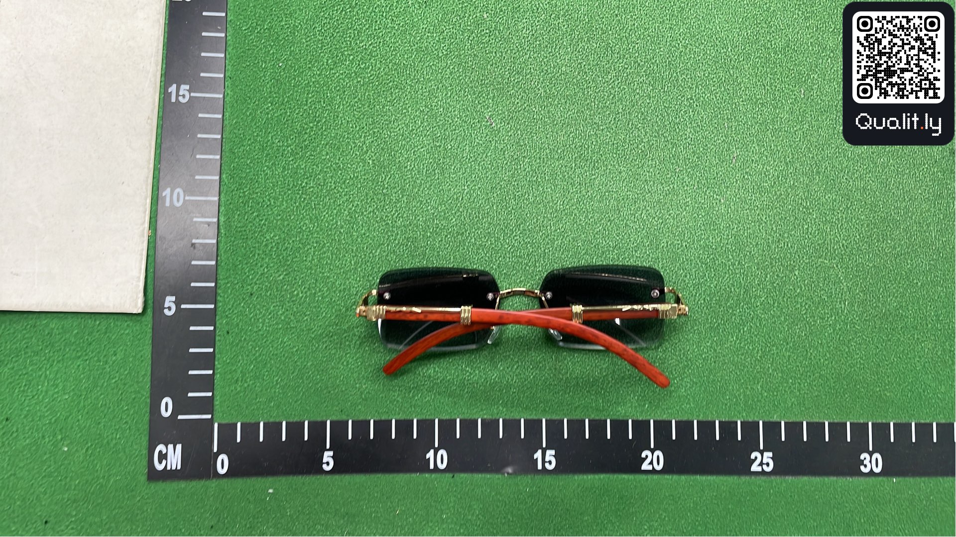 Sunglasses QC photo 2 of 9