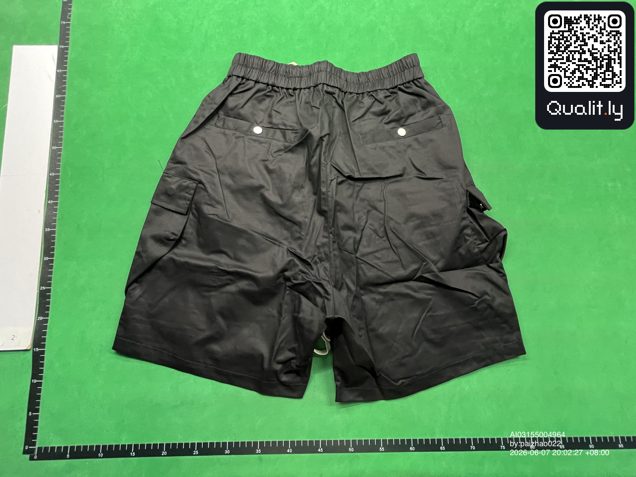 Pantaloncini — foto QC 2 di 10