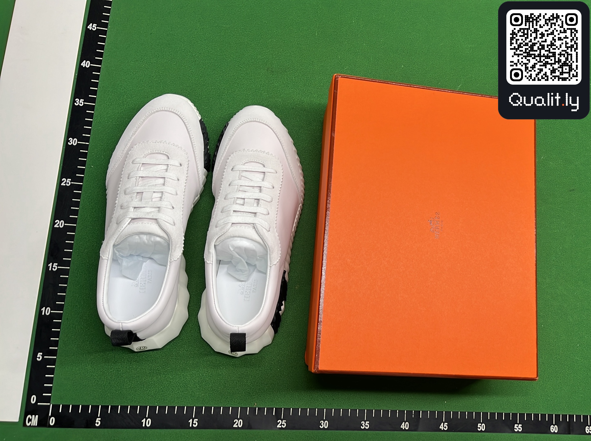 Sneakers QC photo 1 of 54