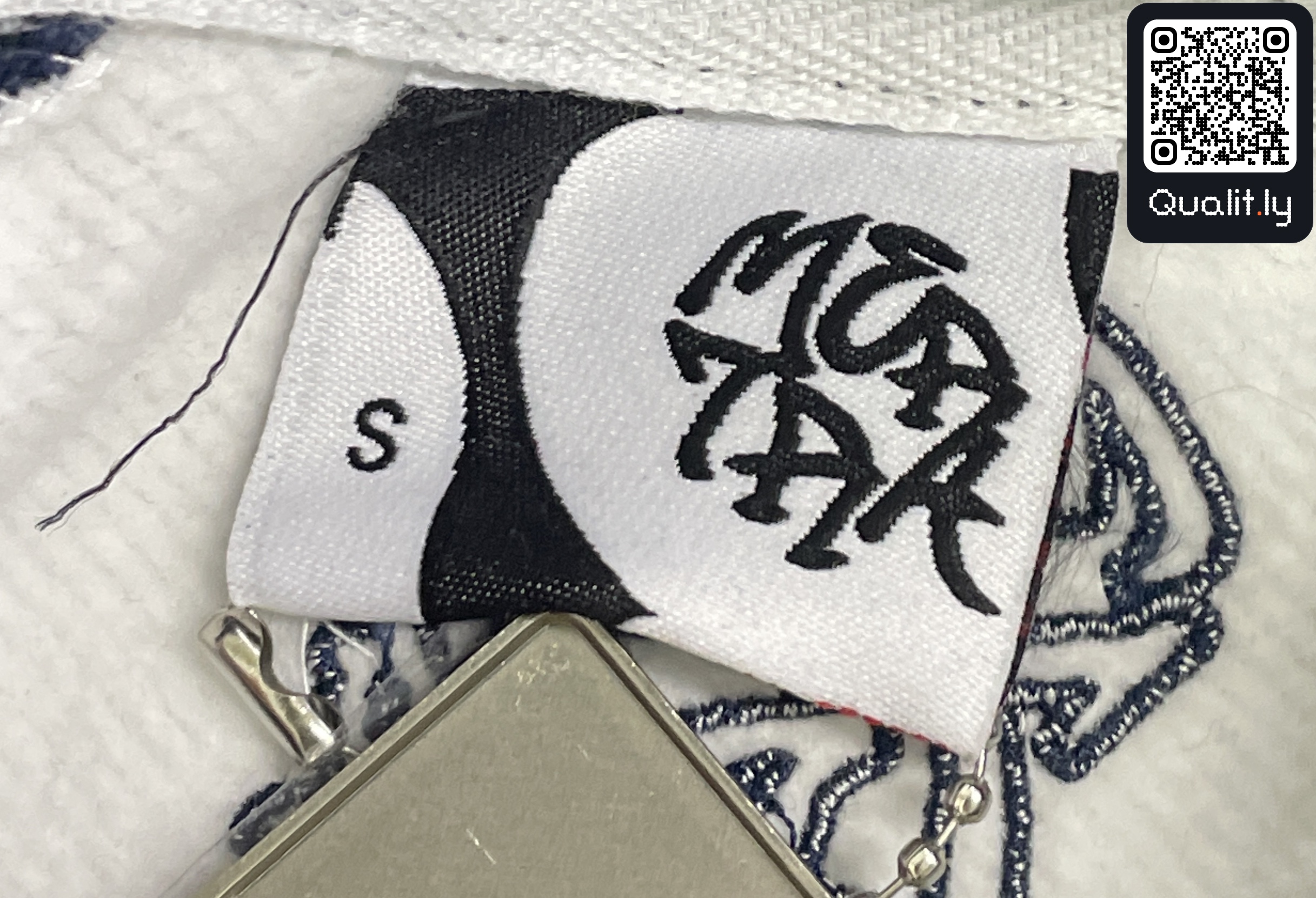 Hoodie — QC-foto 3 van 18
