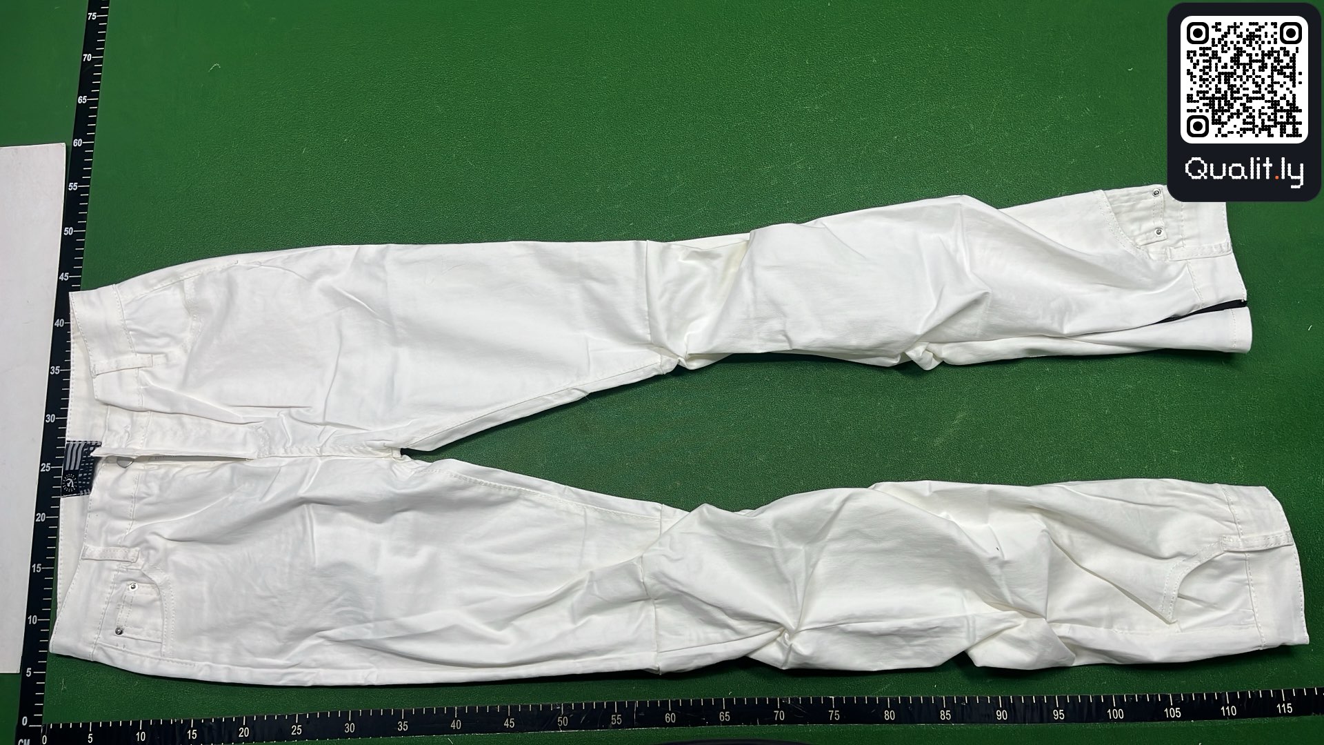 牛仔裤 QC 照片 1 / 3