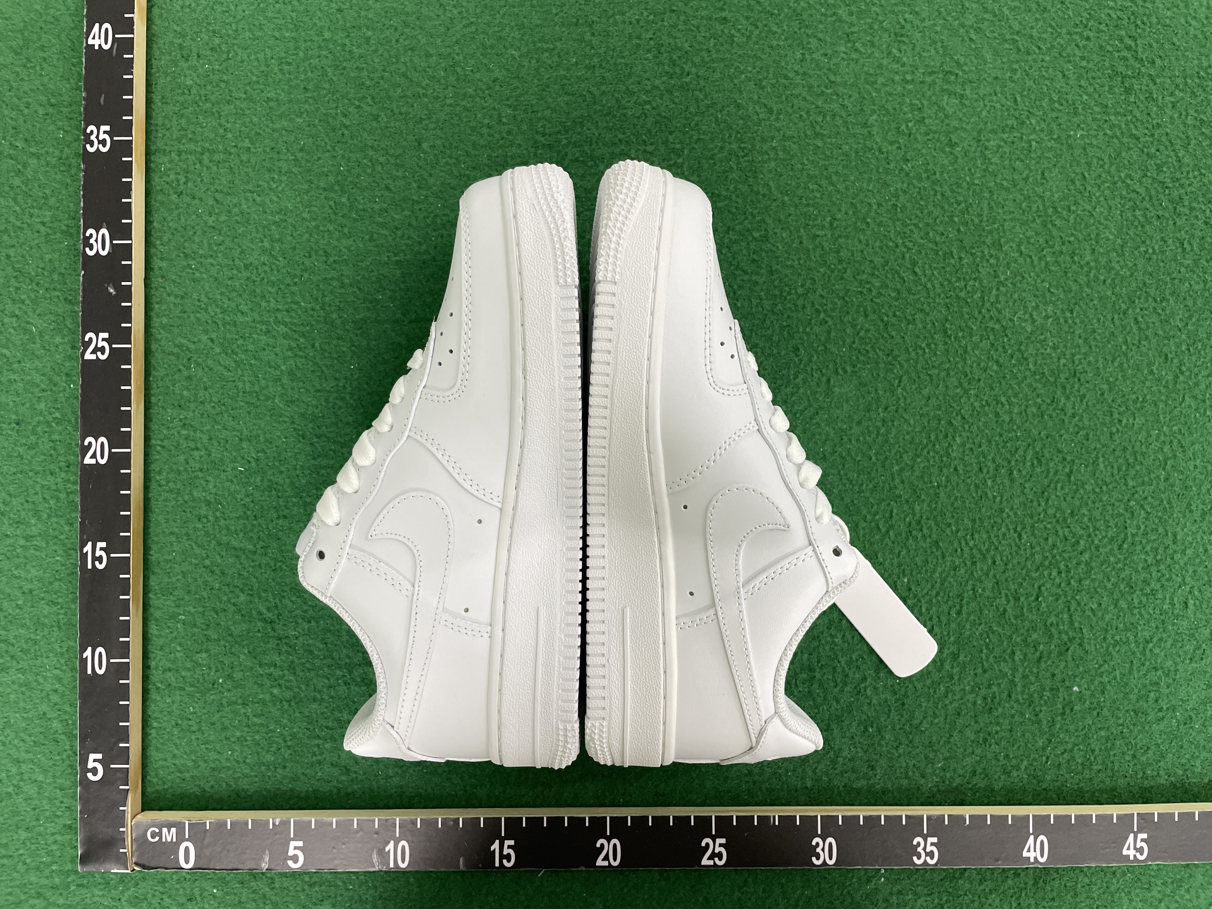 Sneakers QC photo 3 of 25