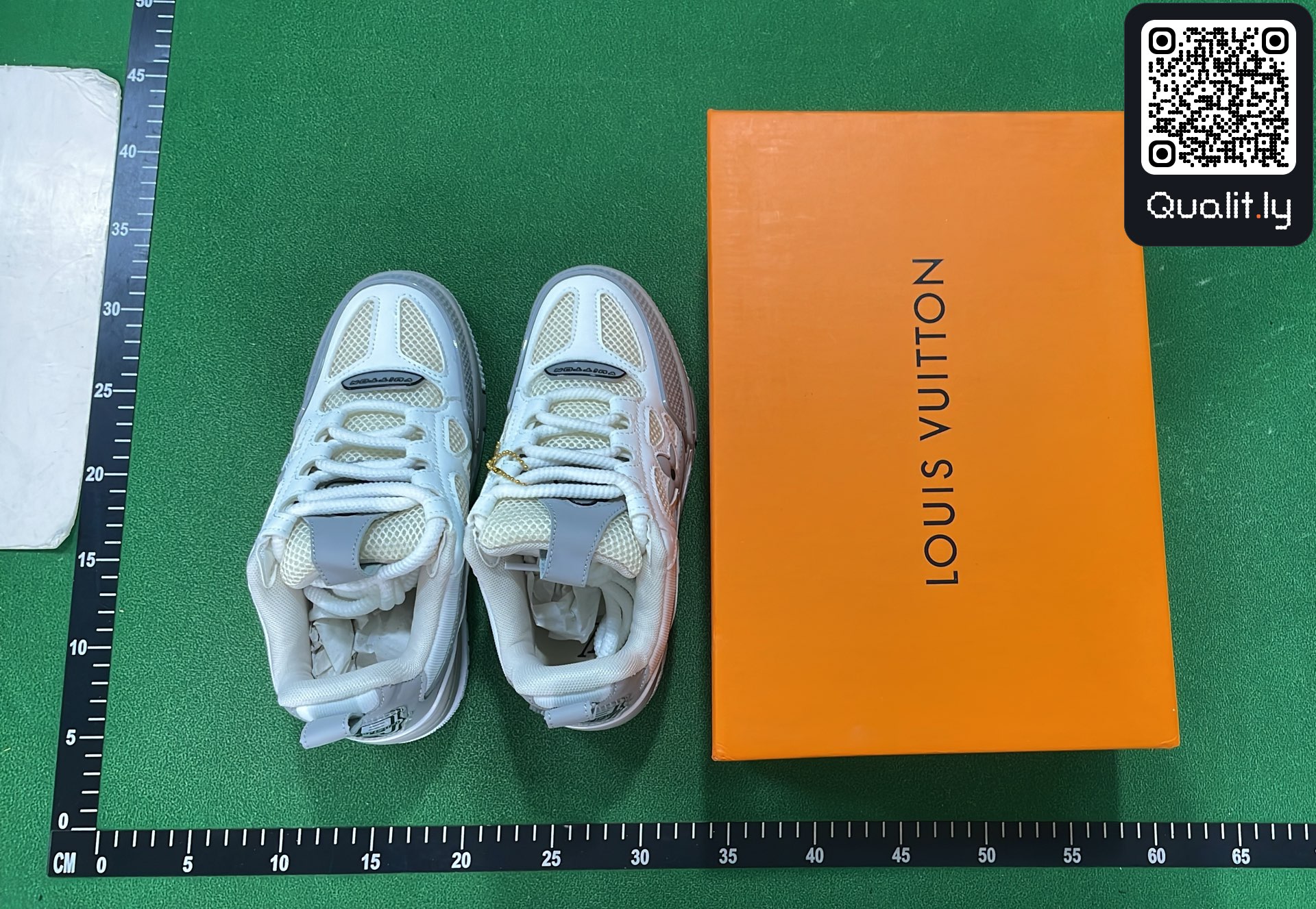 Sneakers QC photo 1 of 6