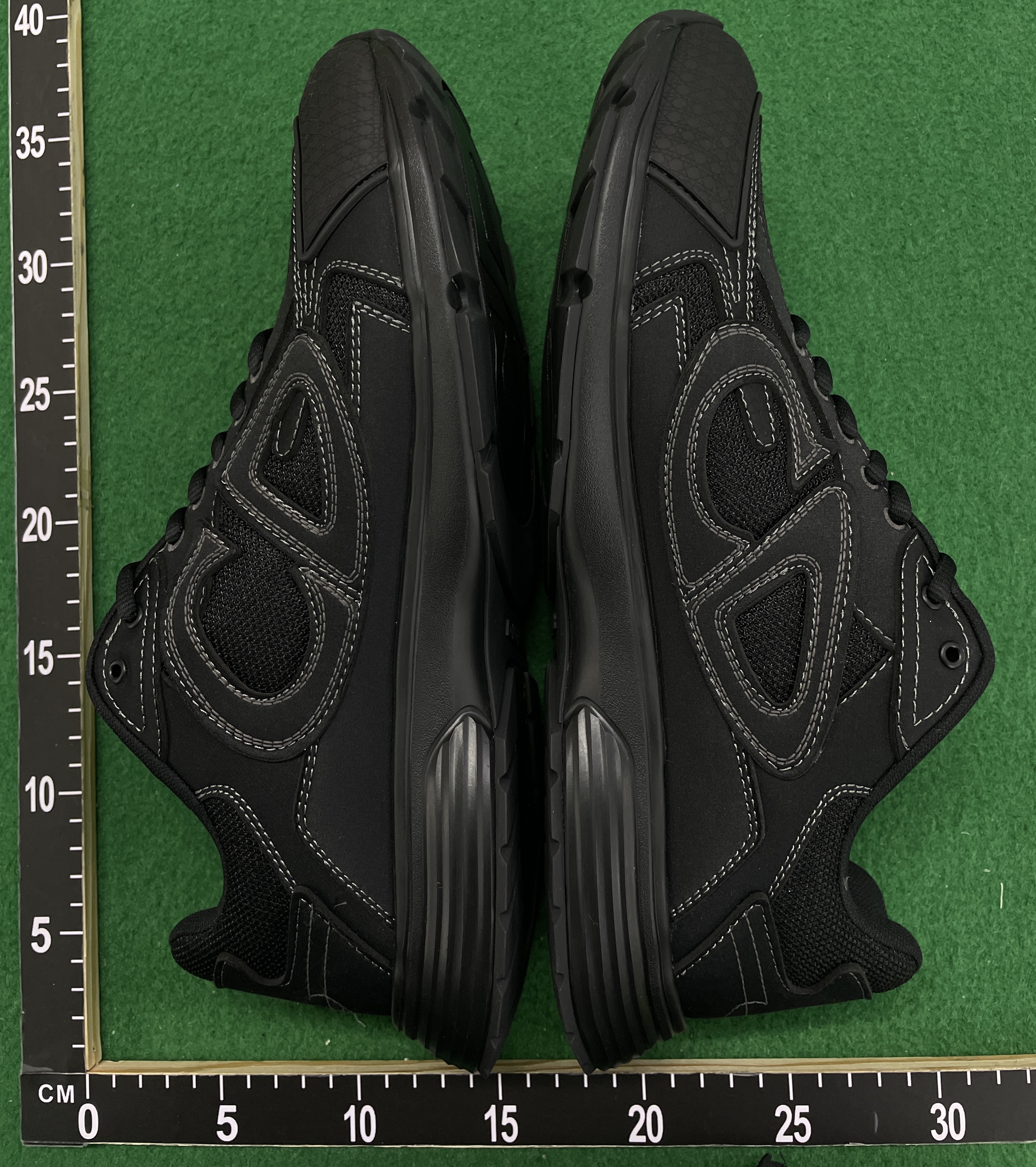 Sneakers QC photo 2 of 93