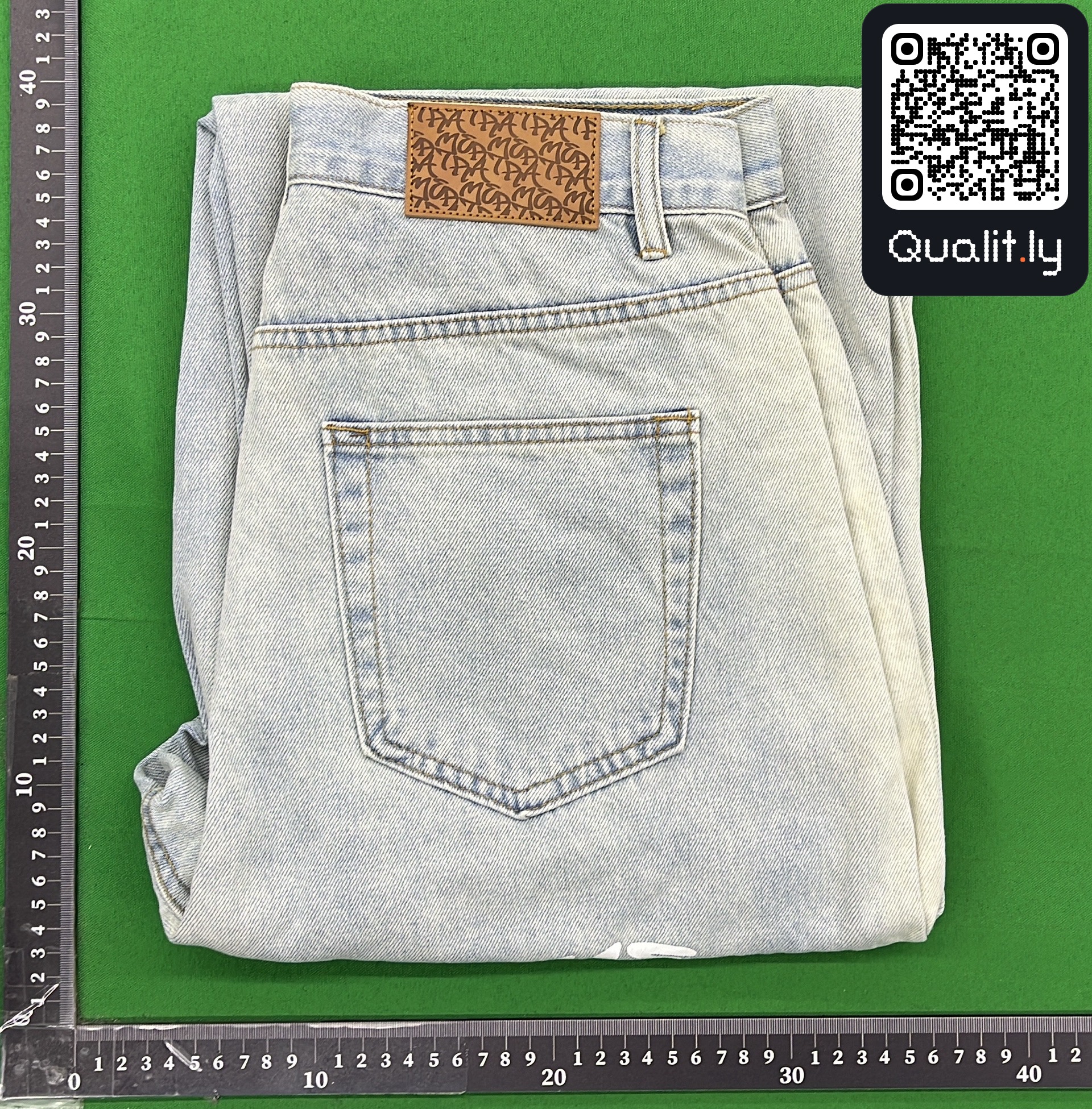 Jeans — QC-foto 1 van 8