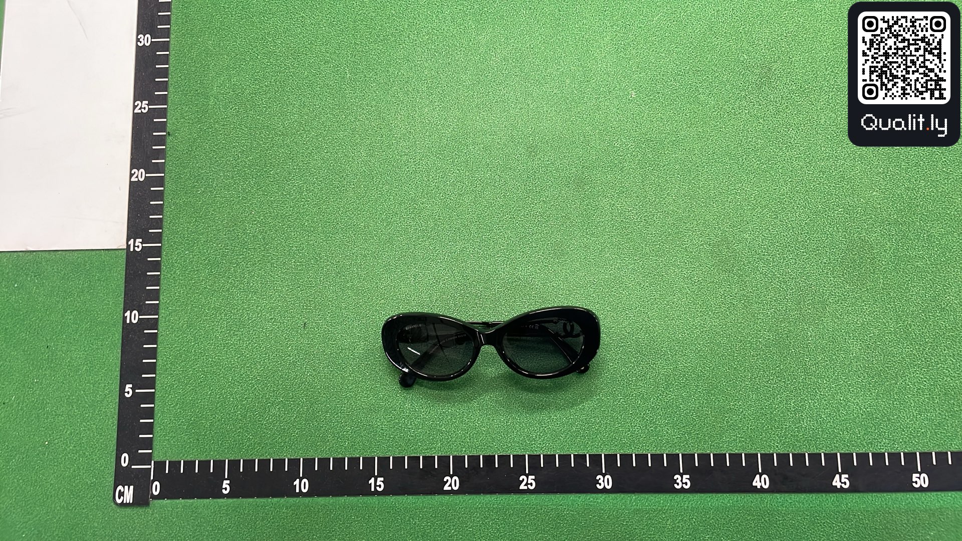 Sunglasses QC photo 1 of 3
