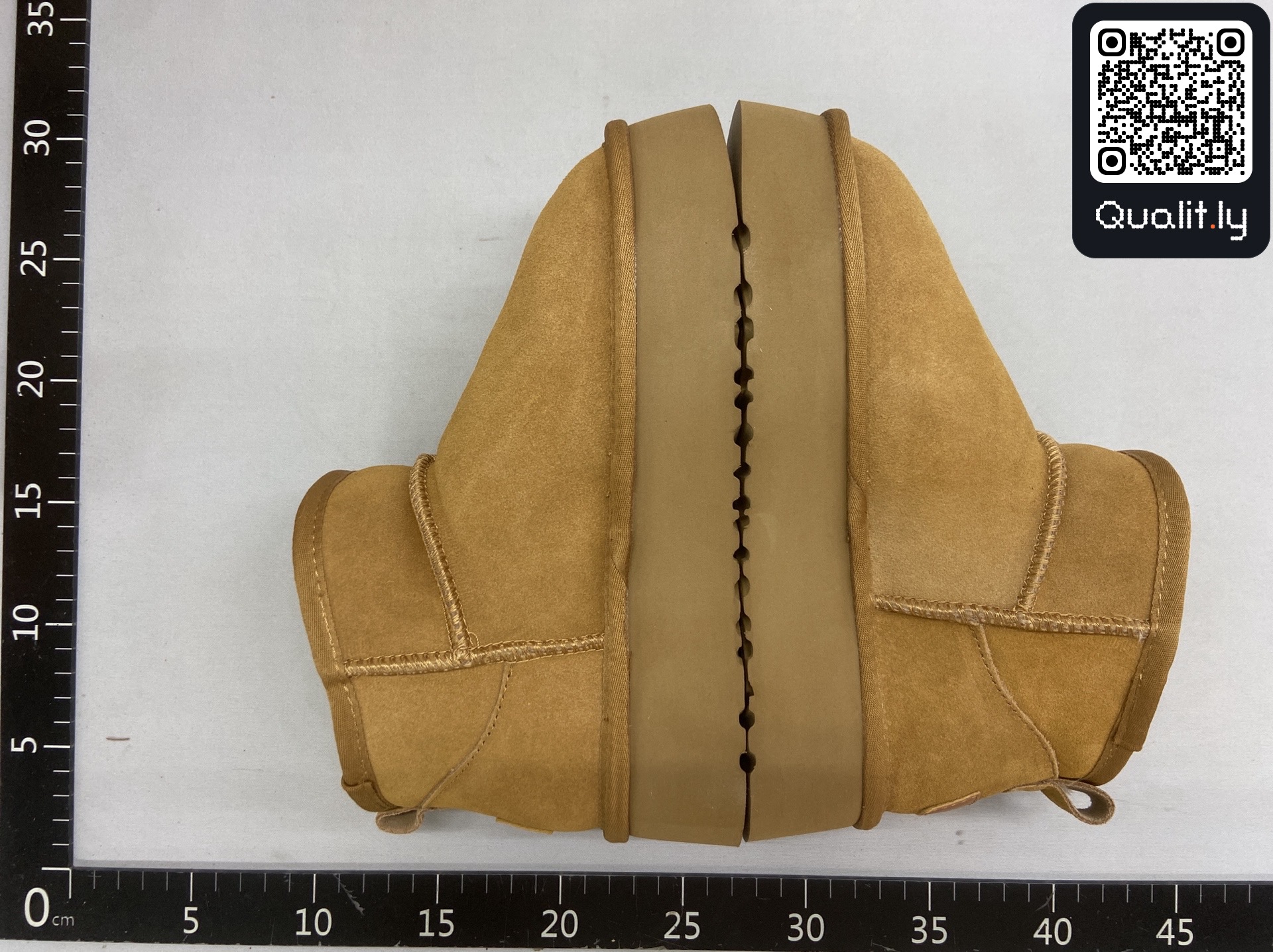 Sneakers — QC-foto 3 van 6
