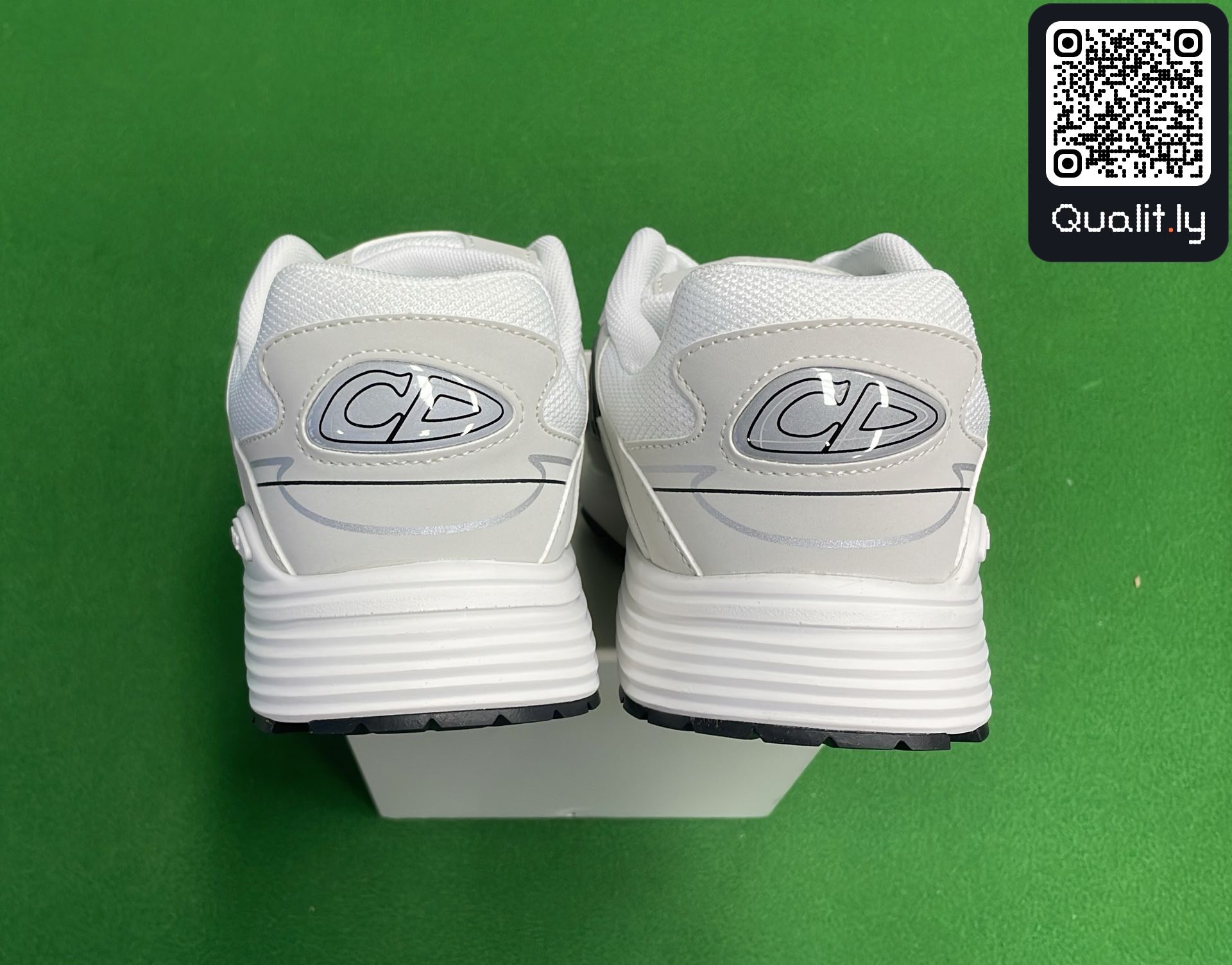 Sneakers QC photo 3 of 20