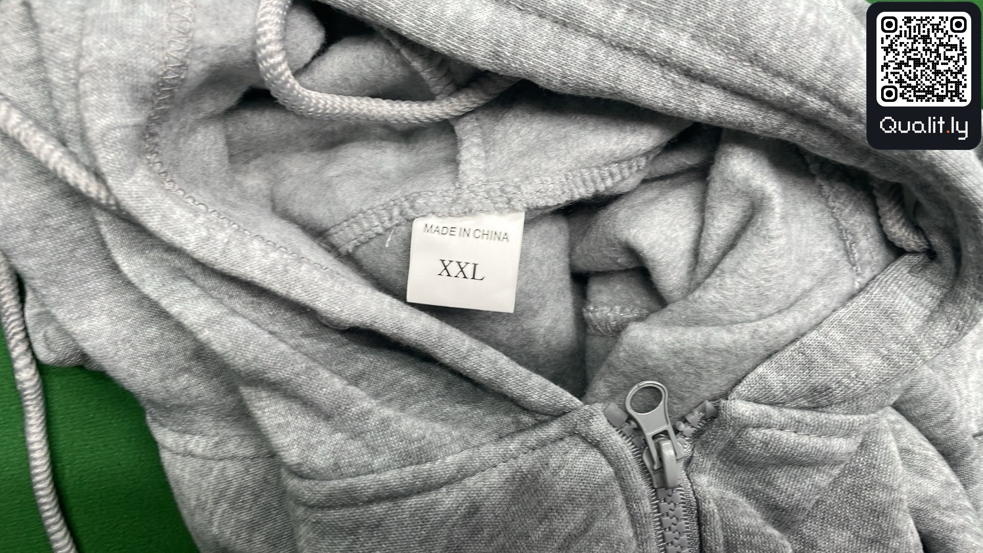 Sweat — photo QC 1 sur 5