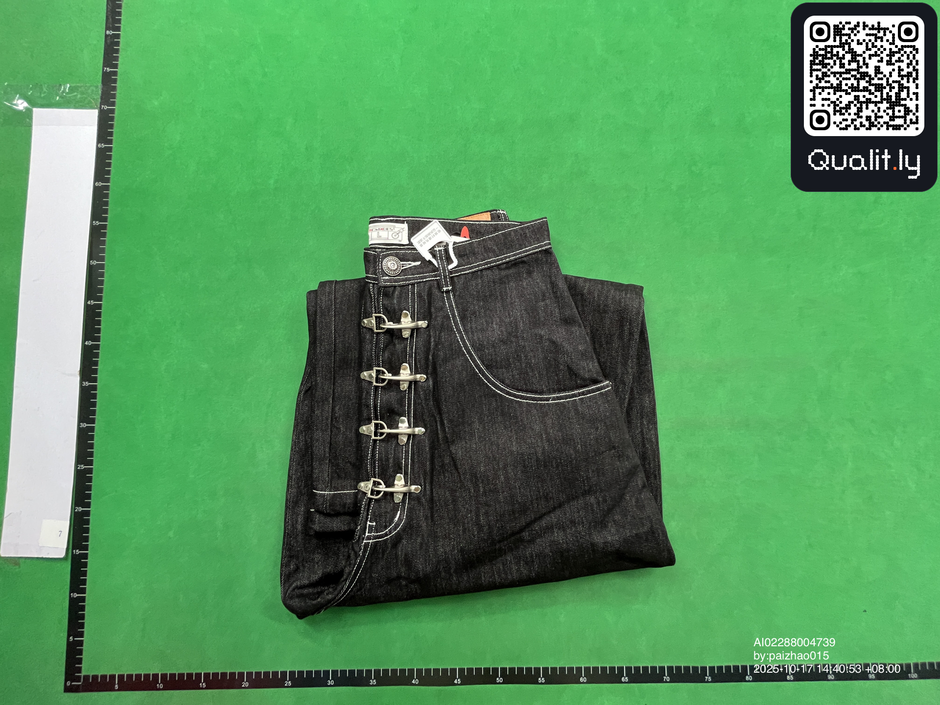 Jeans QC photo 1 of 8