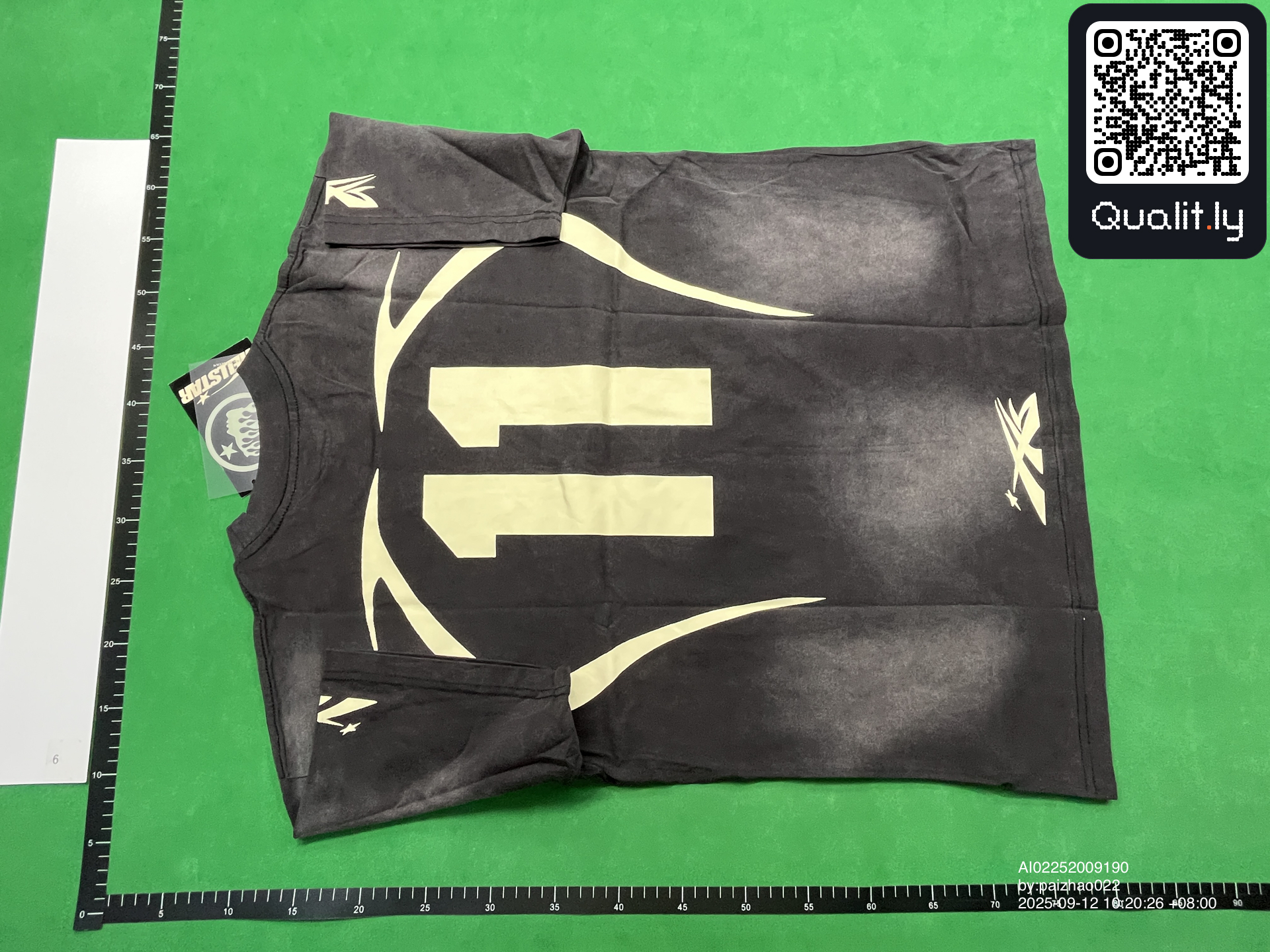 Camiseta — foto QC 2 de 18