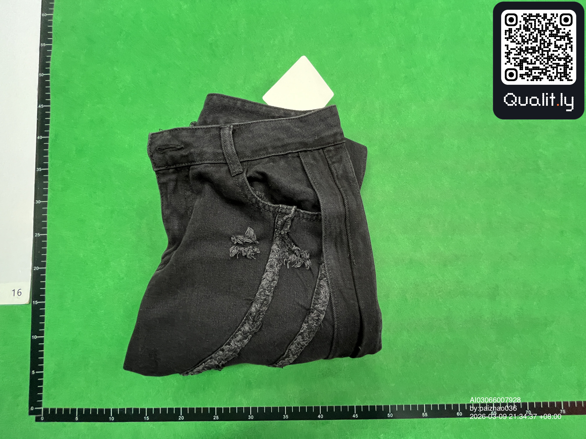 牛仔裤 QC 照片 1 / 4