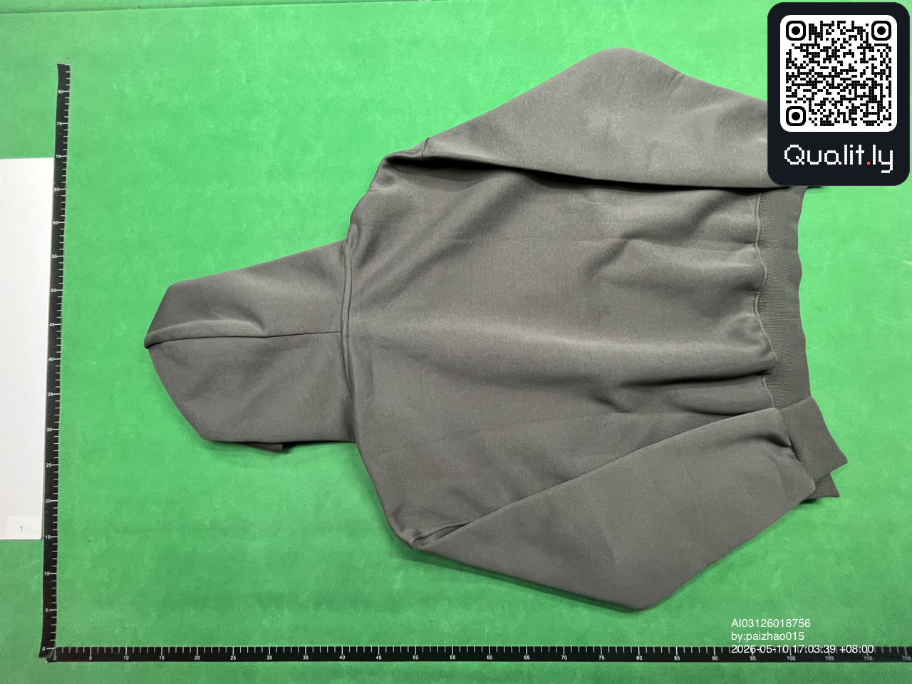 Hoodie — QC-foto 2 av 4