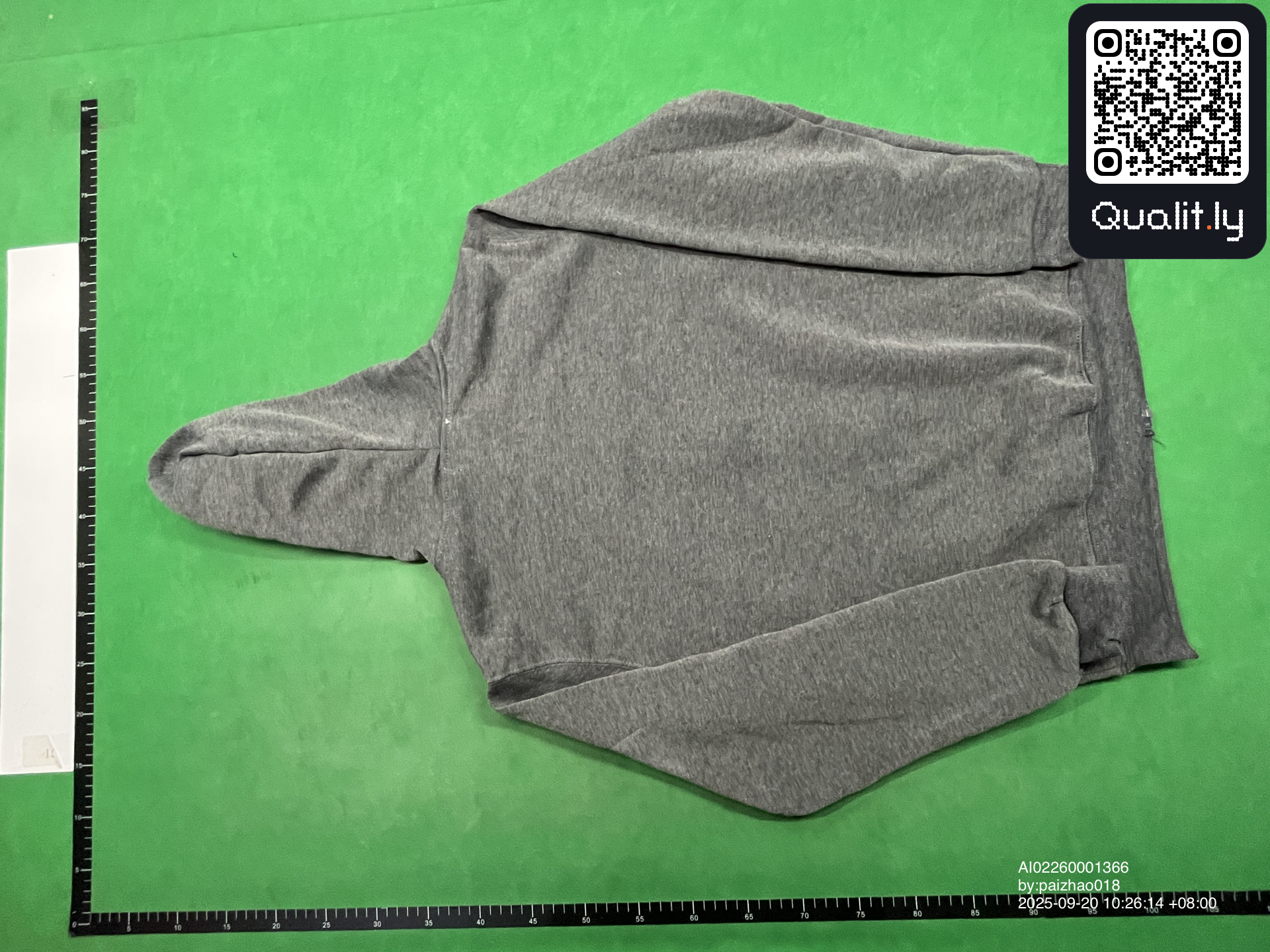 Sweat à capuche — photo QC 2 sur 8