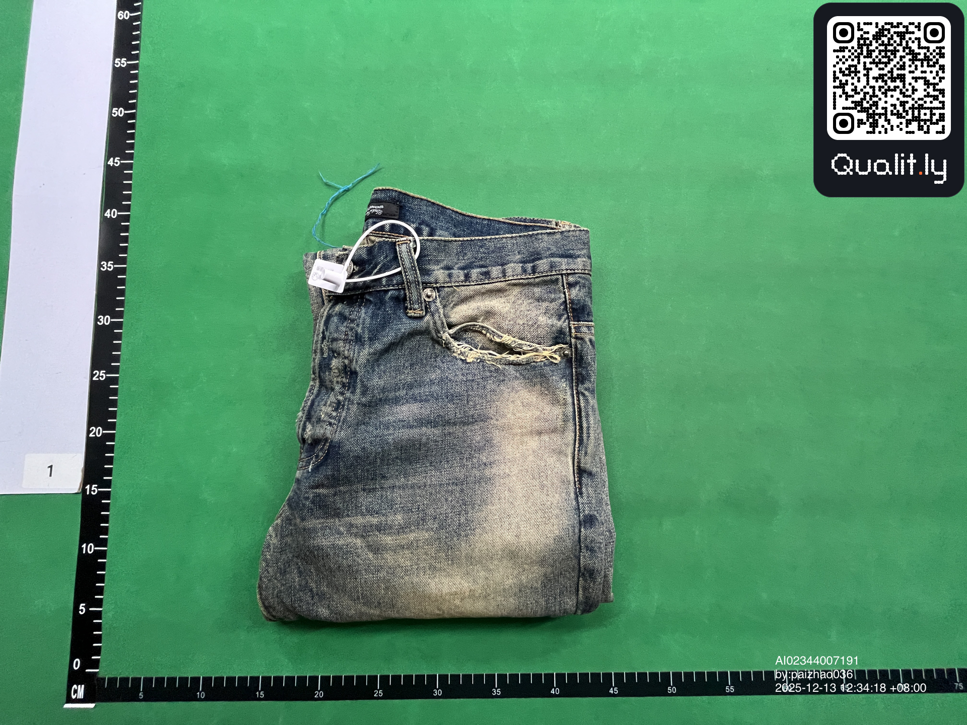 Jeans — QC-foto 1 van 12