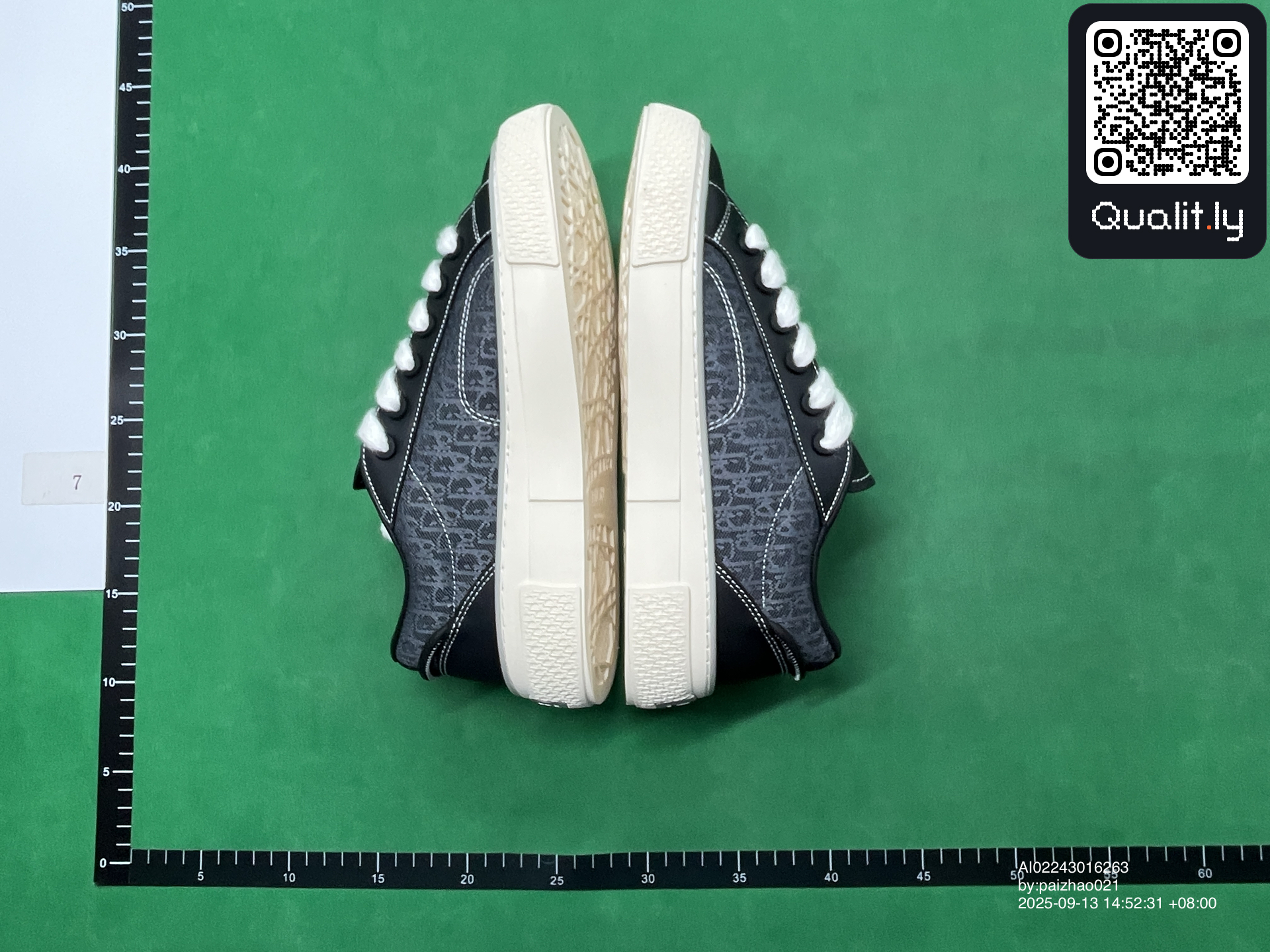 Sneakers QC photo 2 of 10