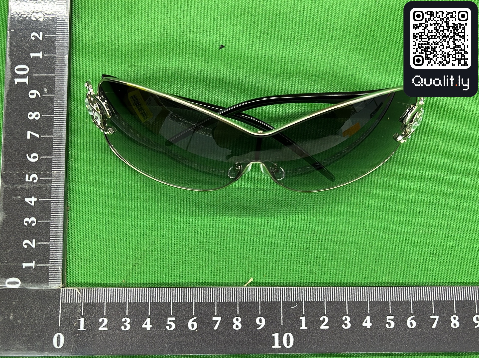 Solglasögon — QC-foto 2 av 10