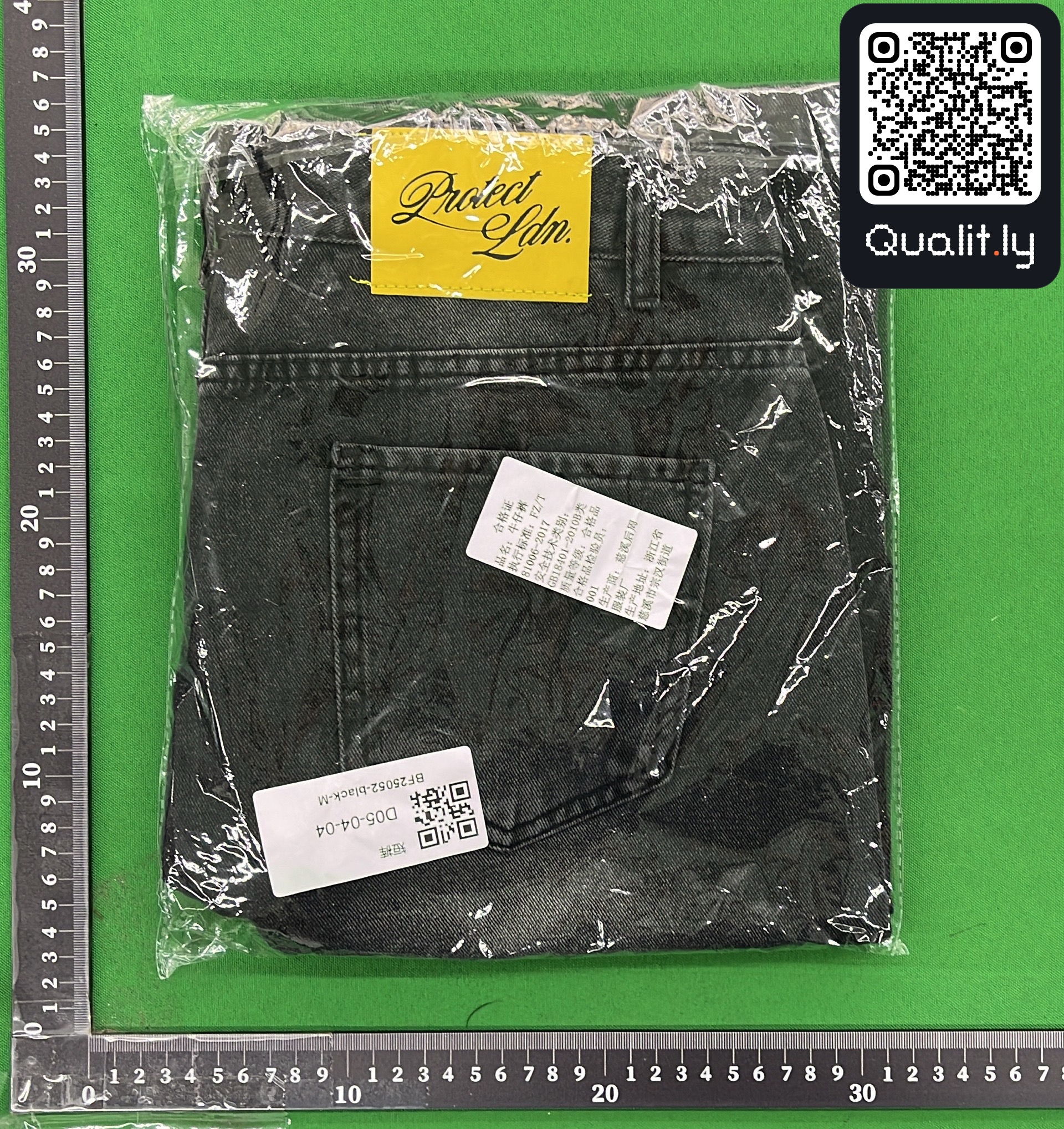 Jeans QC photo 1 of 74