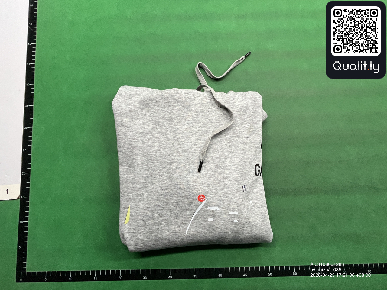 Hoodie — QC-Foto 1 von 24