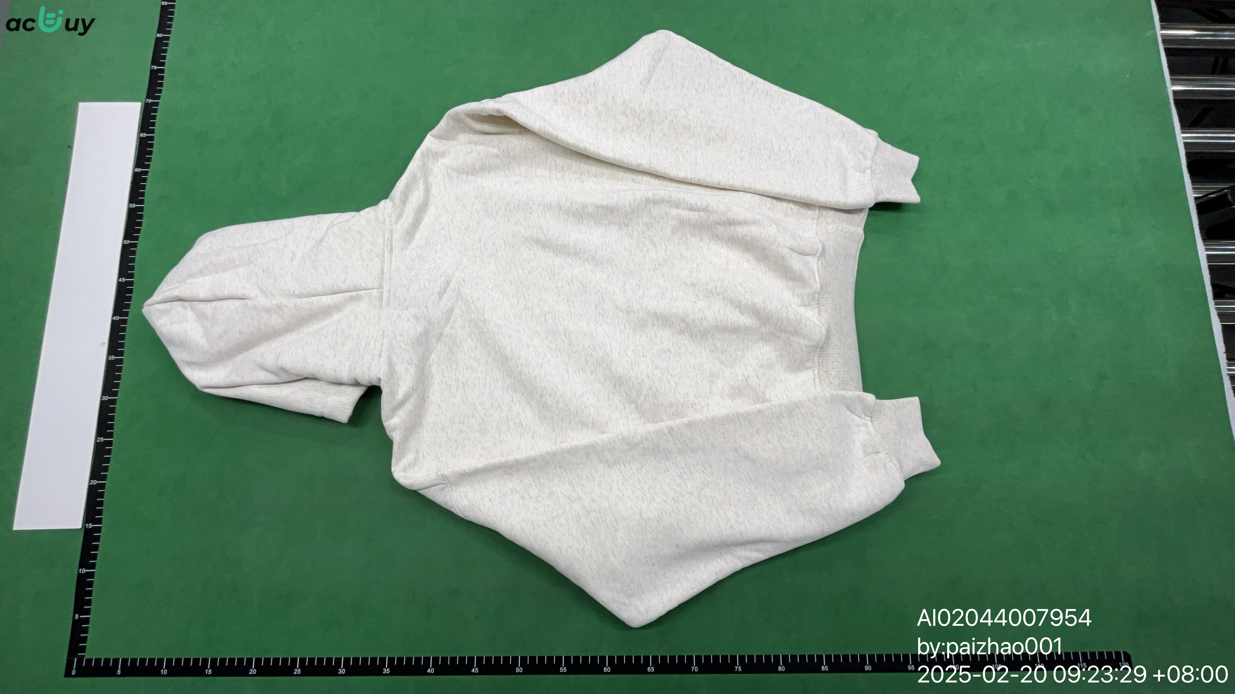 Felpa con cappuccio — foto QC 2 di 4