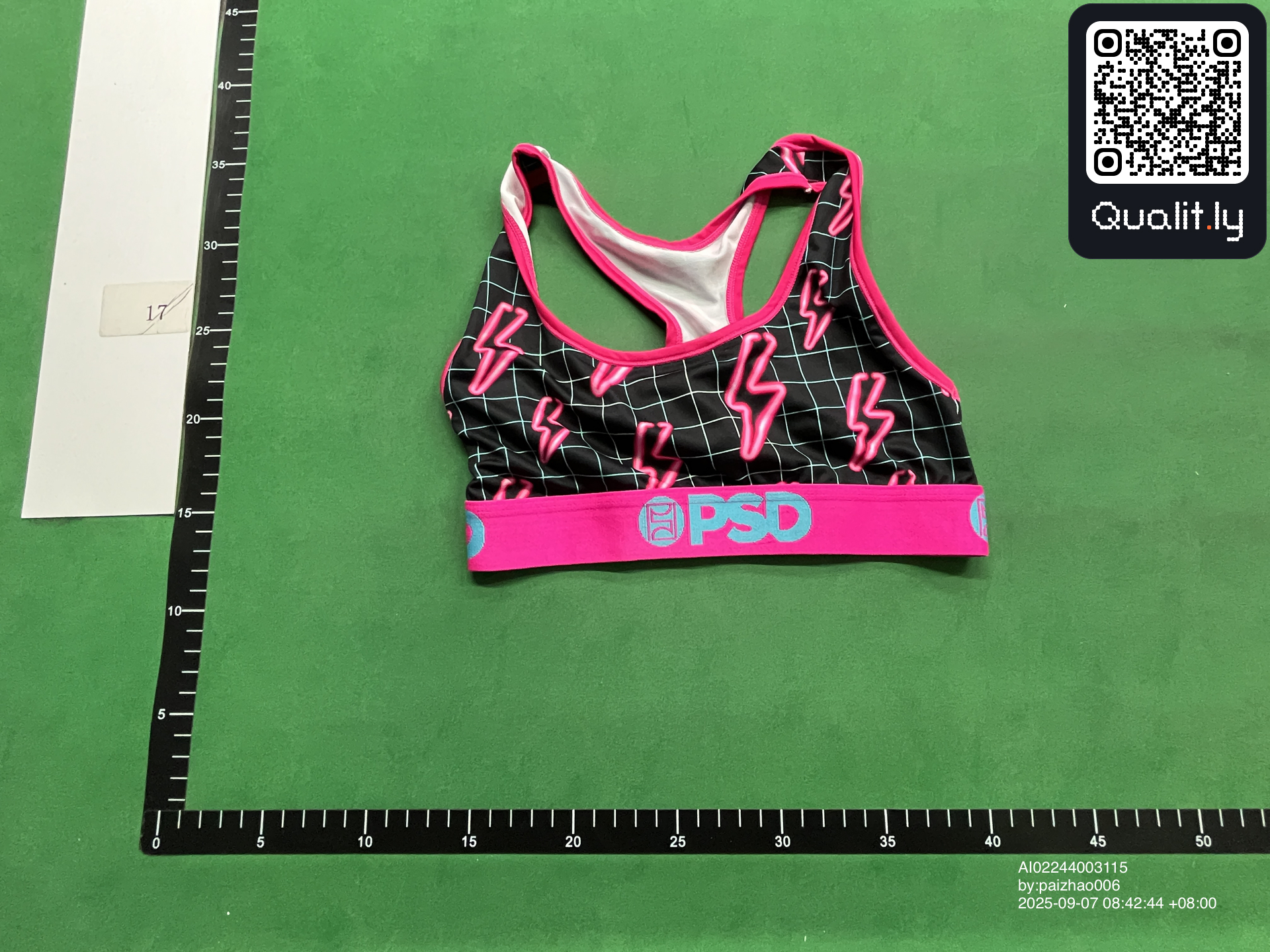 Shorts QC photo 3 of 26