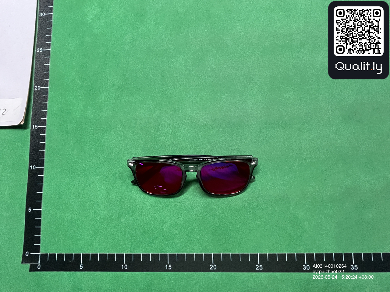 Lunettes de soleil — photo QC 3 sur 12