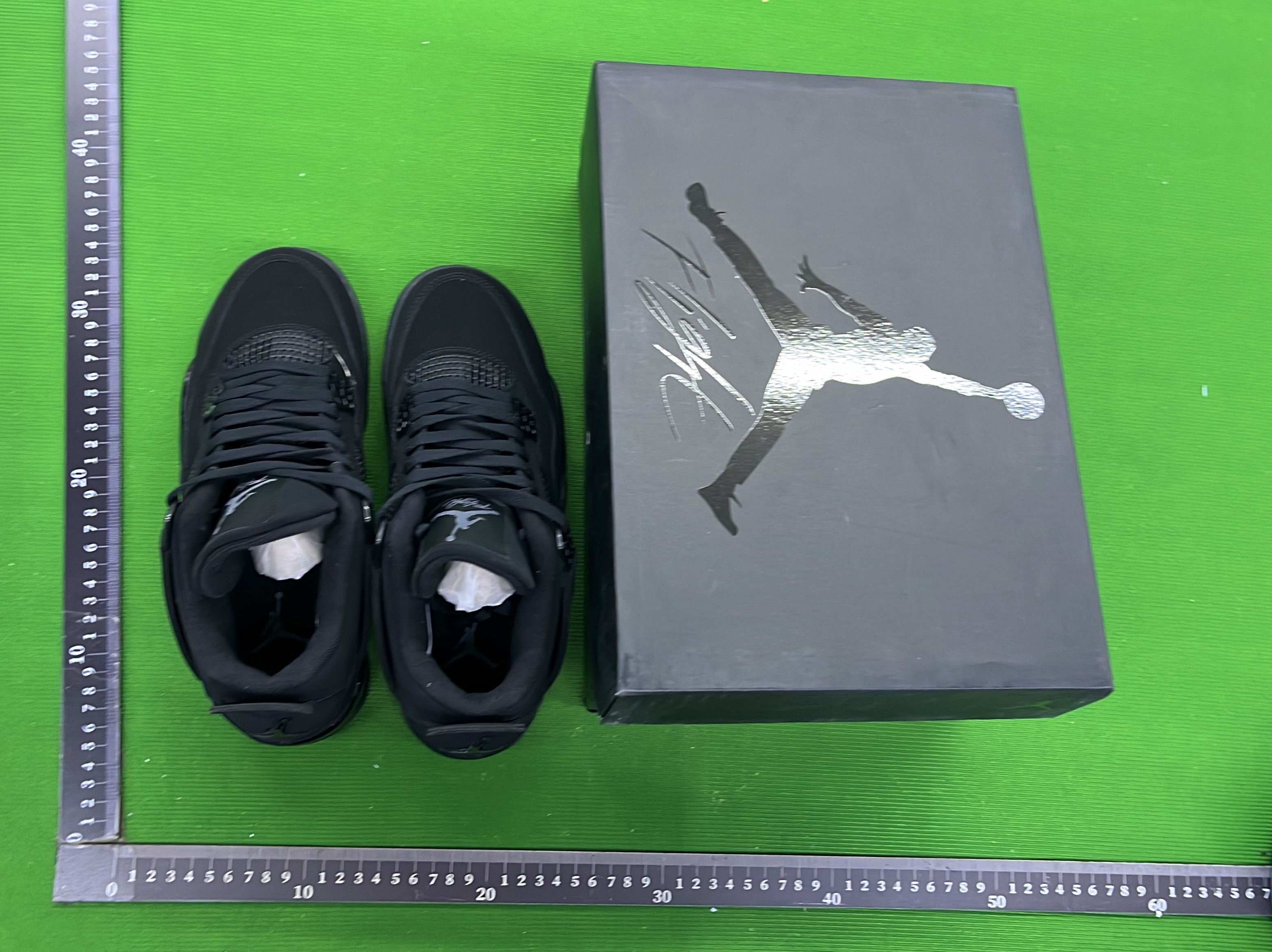 Sneakers QC photo 1 of 6