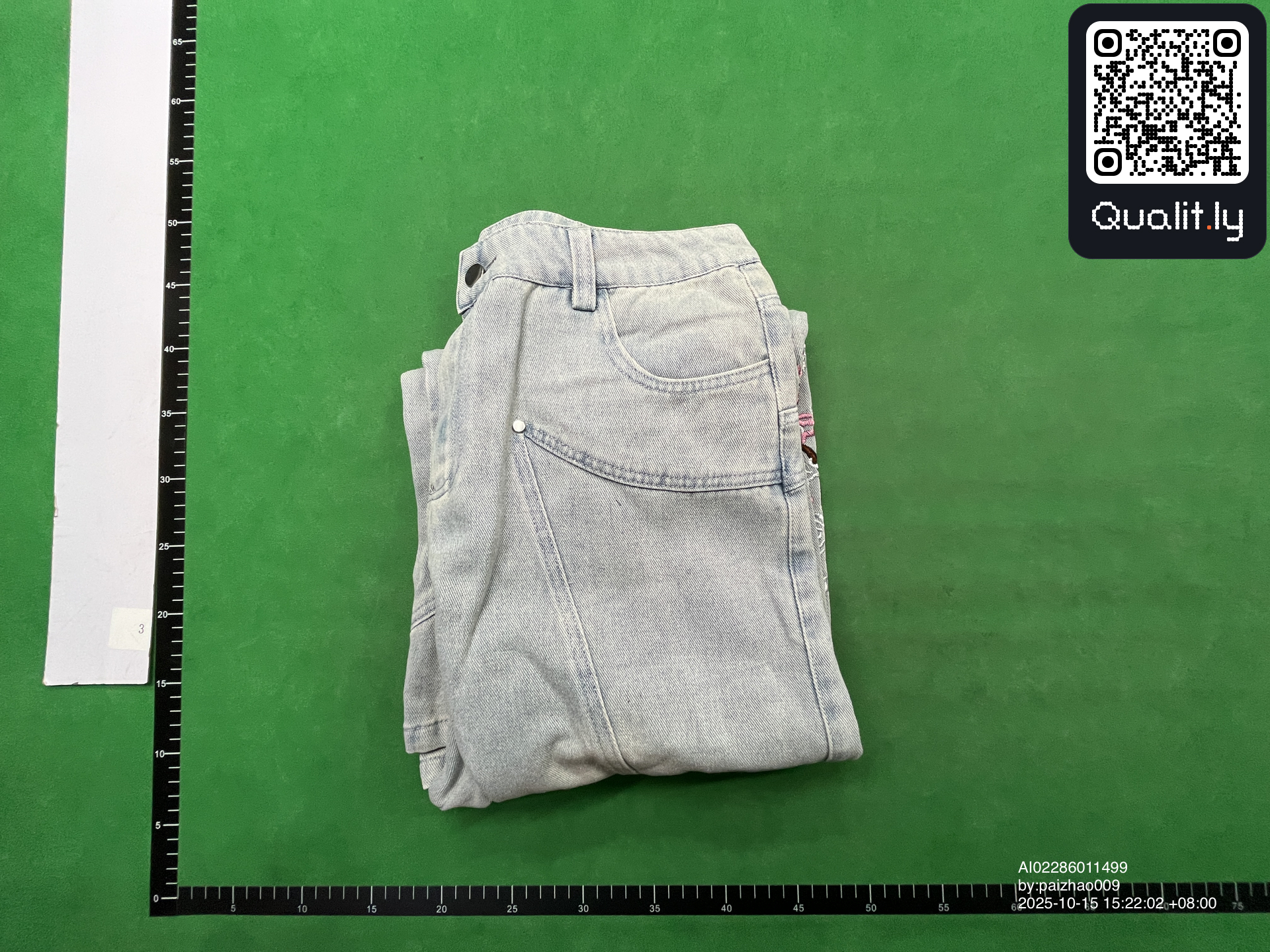 Jeans — QC-foto 1 av 4