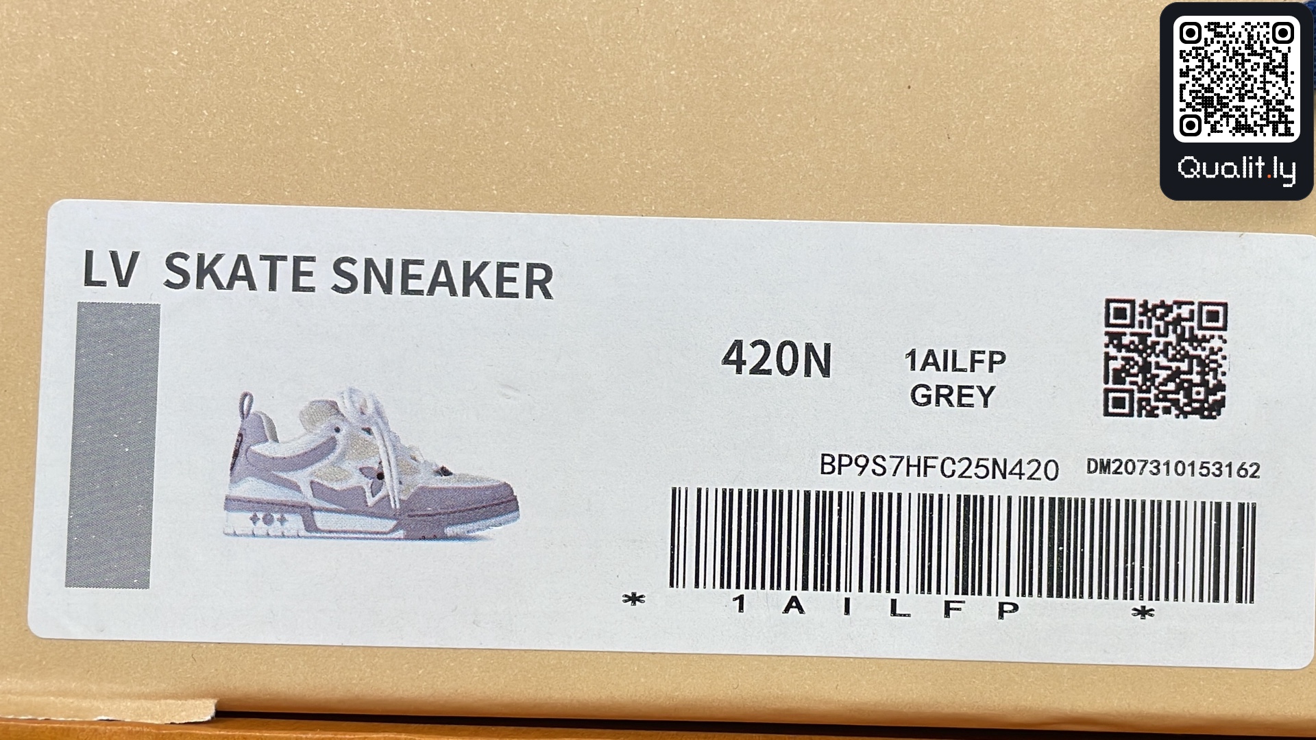 Sneakers QC photo 2 of 12