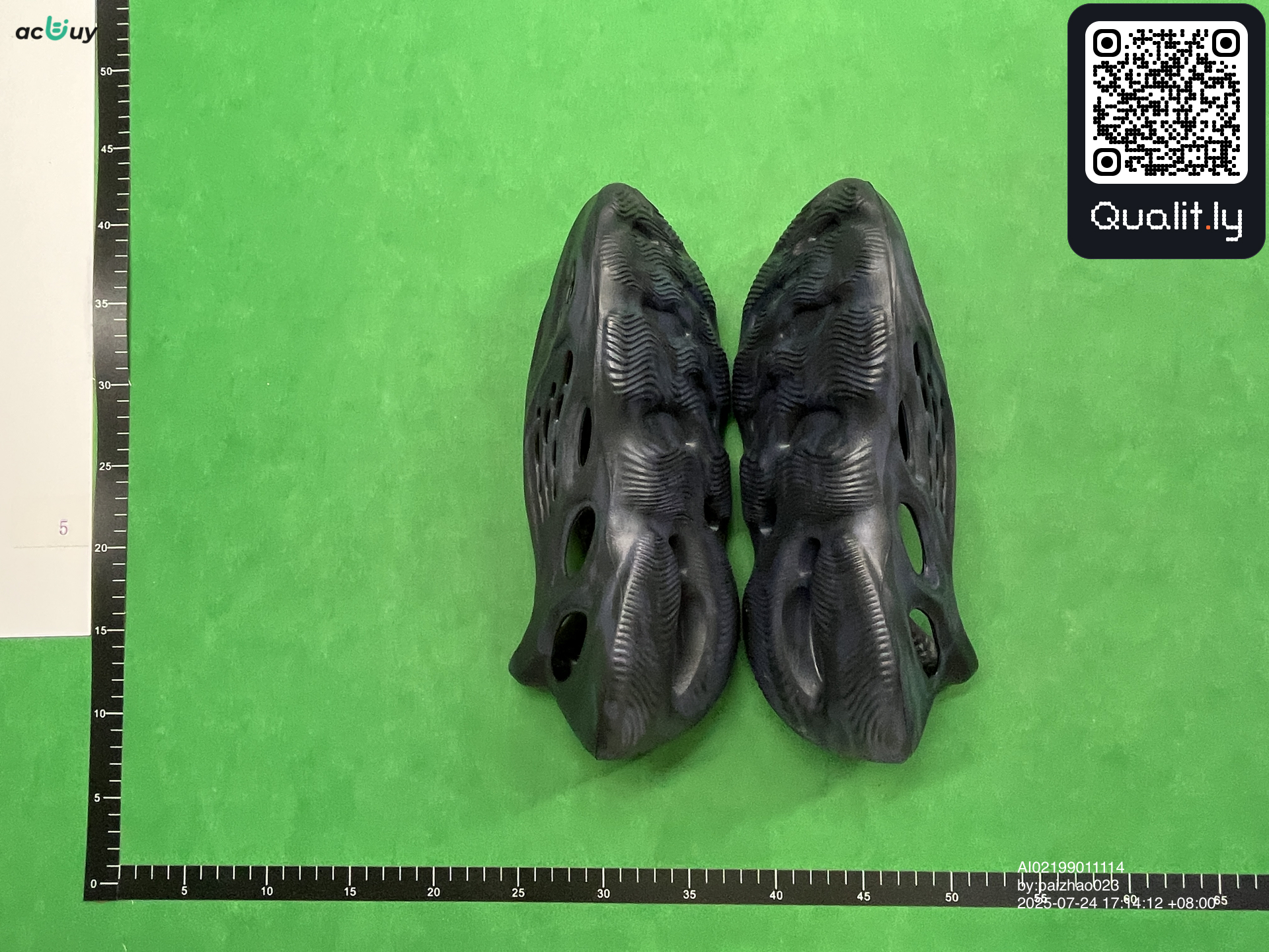 Sneakers QC photo 3 of 24