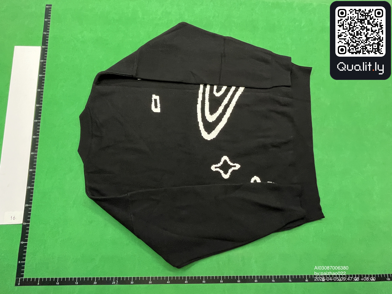 Sweater QC photo 2 of 12