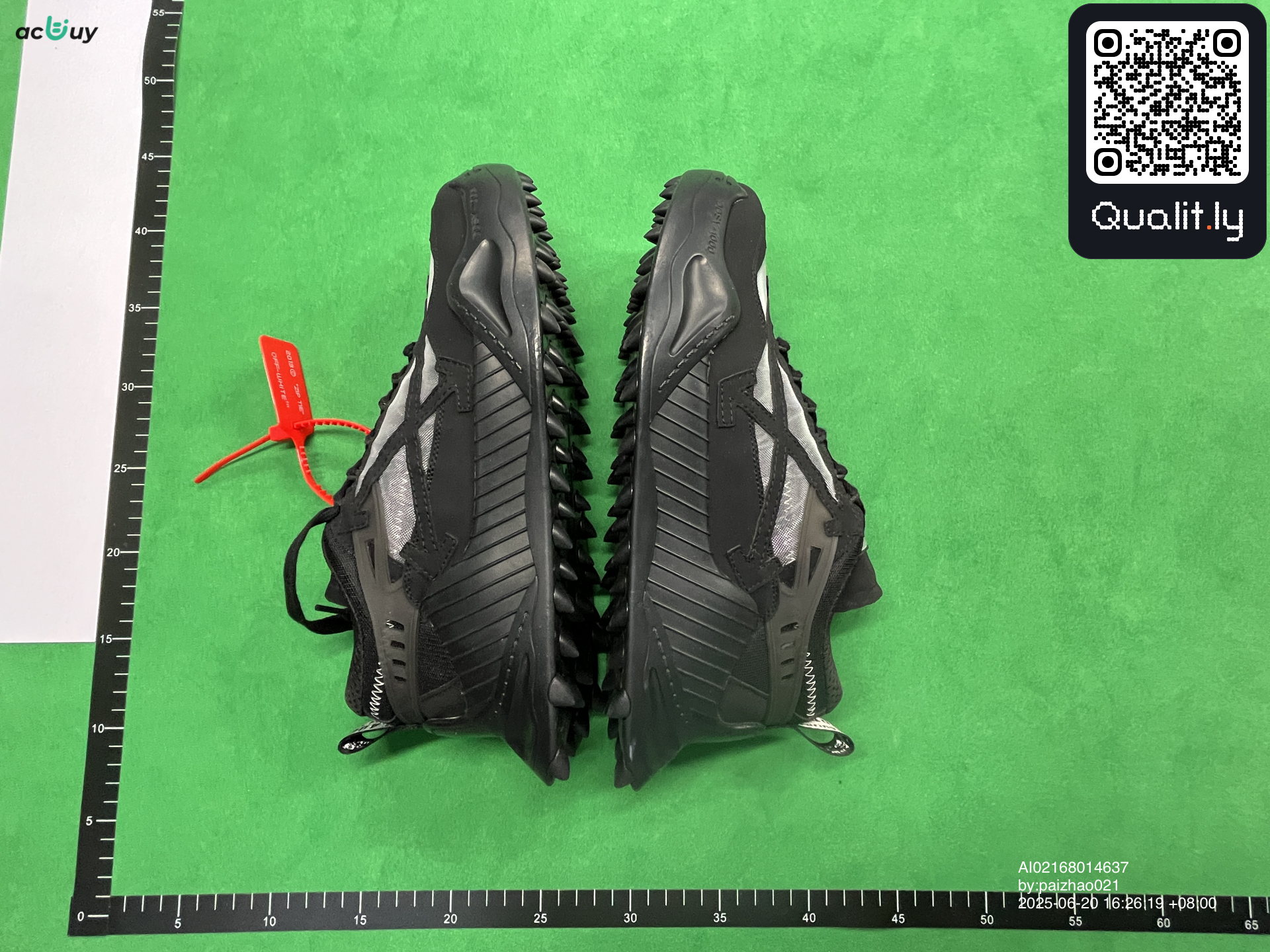 Sneakers — QC-foto 2 van 6