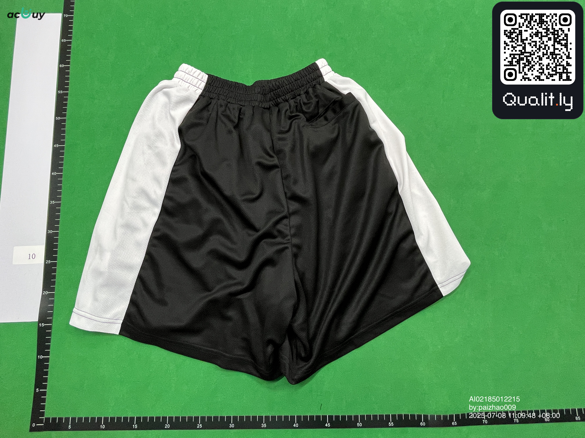 Pantaloncini — foto QC 2 di 4