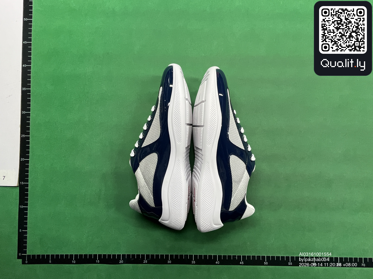 Sneakers QC photo 2 of 134