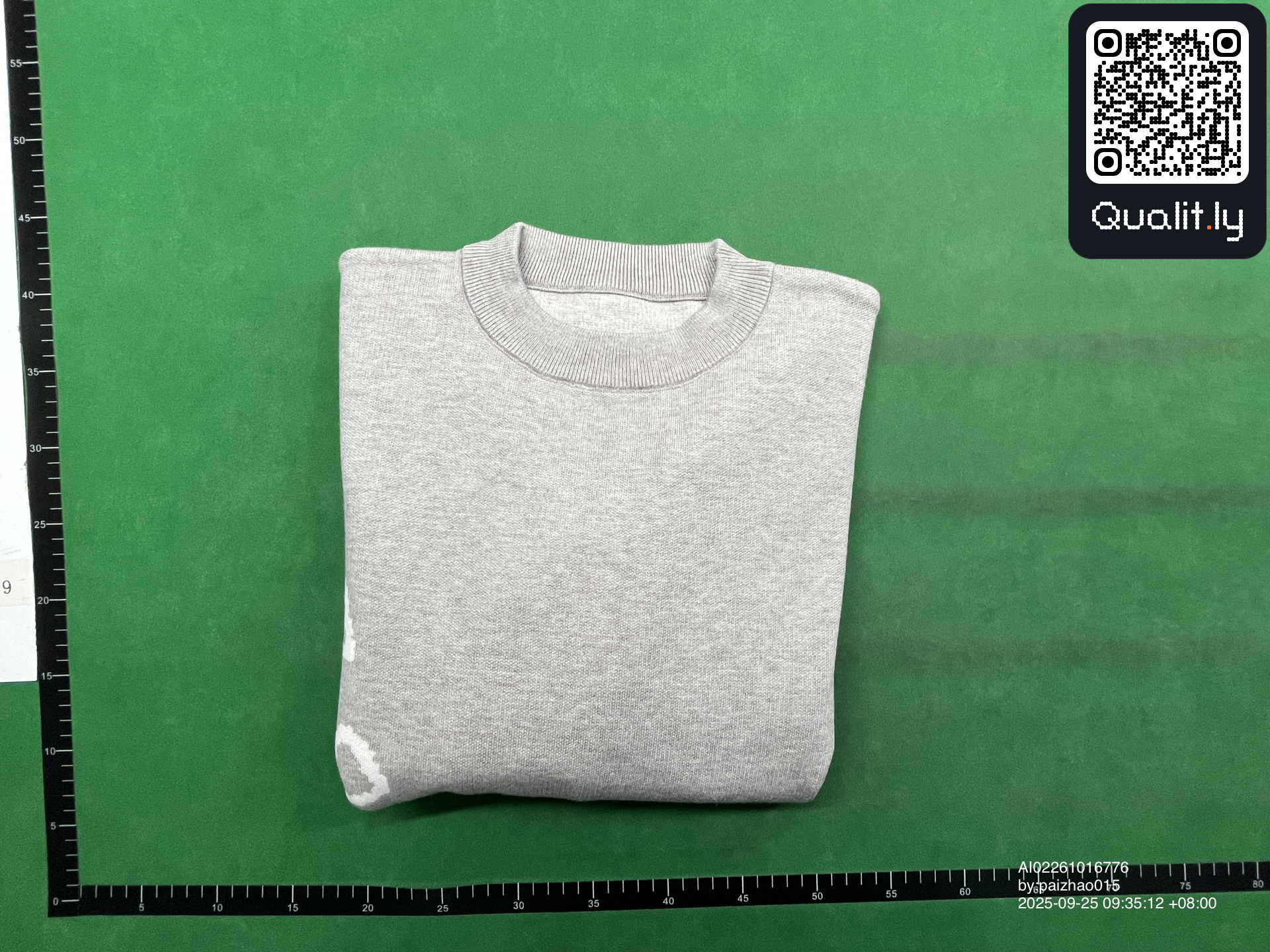 Pull — photo QC 1 sur 8