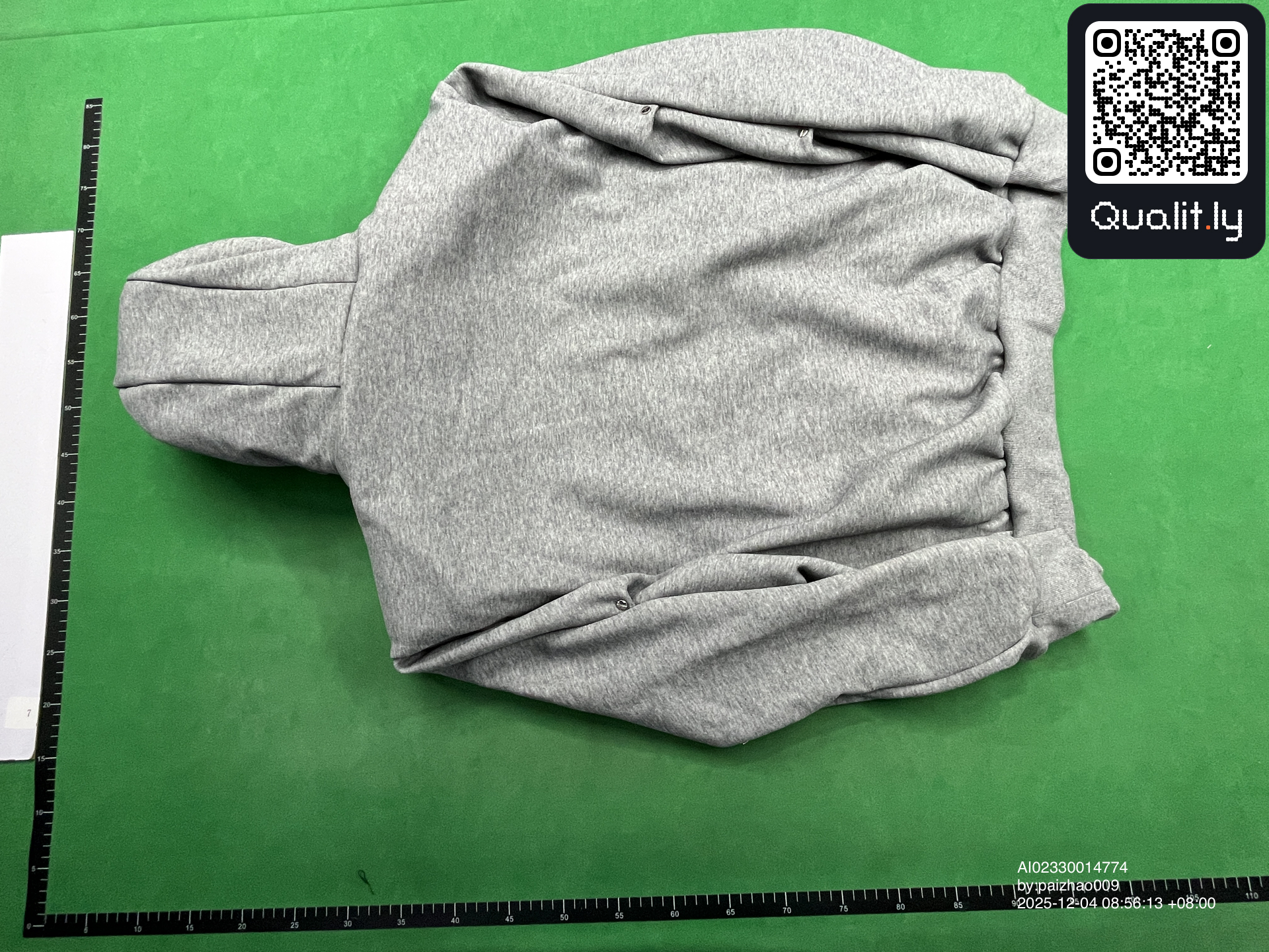 Hoodie — QC-foto 2 av 4