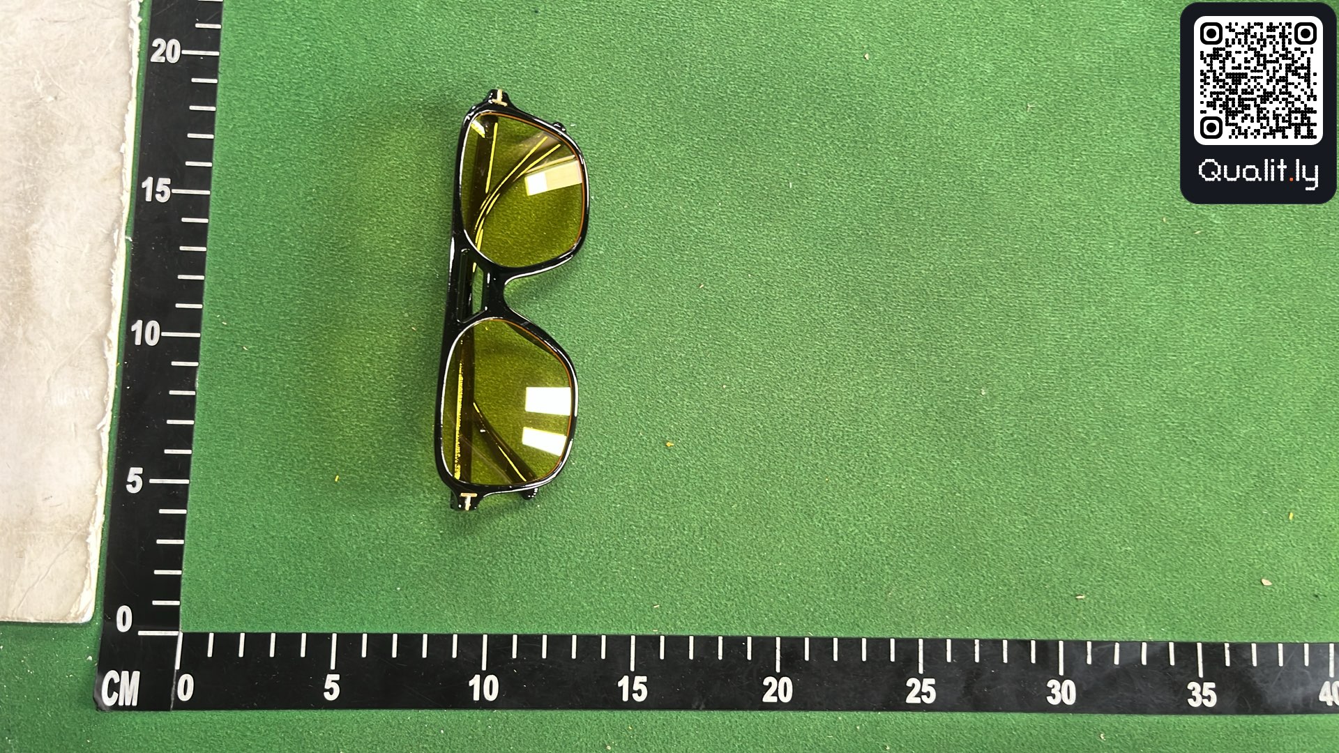 Sunglasses QC photo 2 of 3