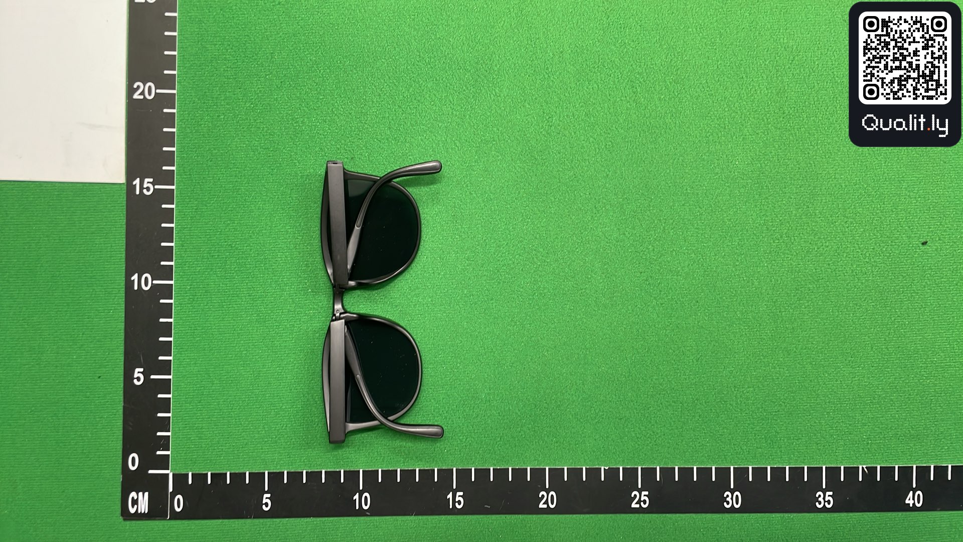 Sunglasses QC photo 2 of 3