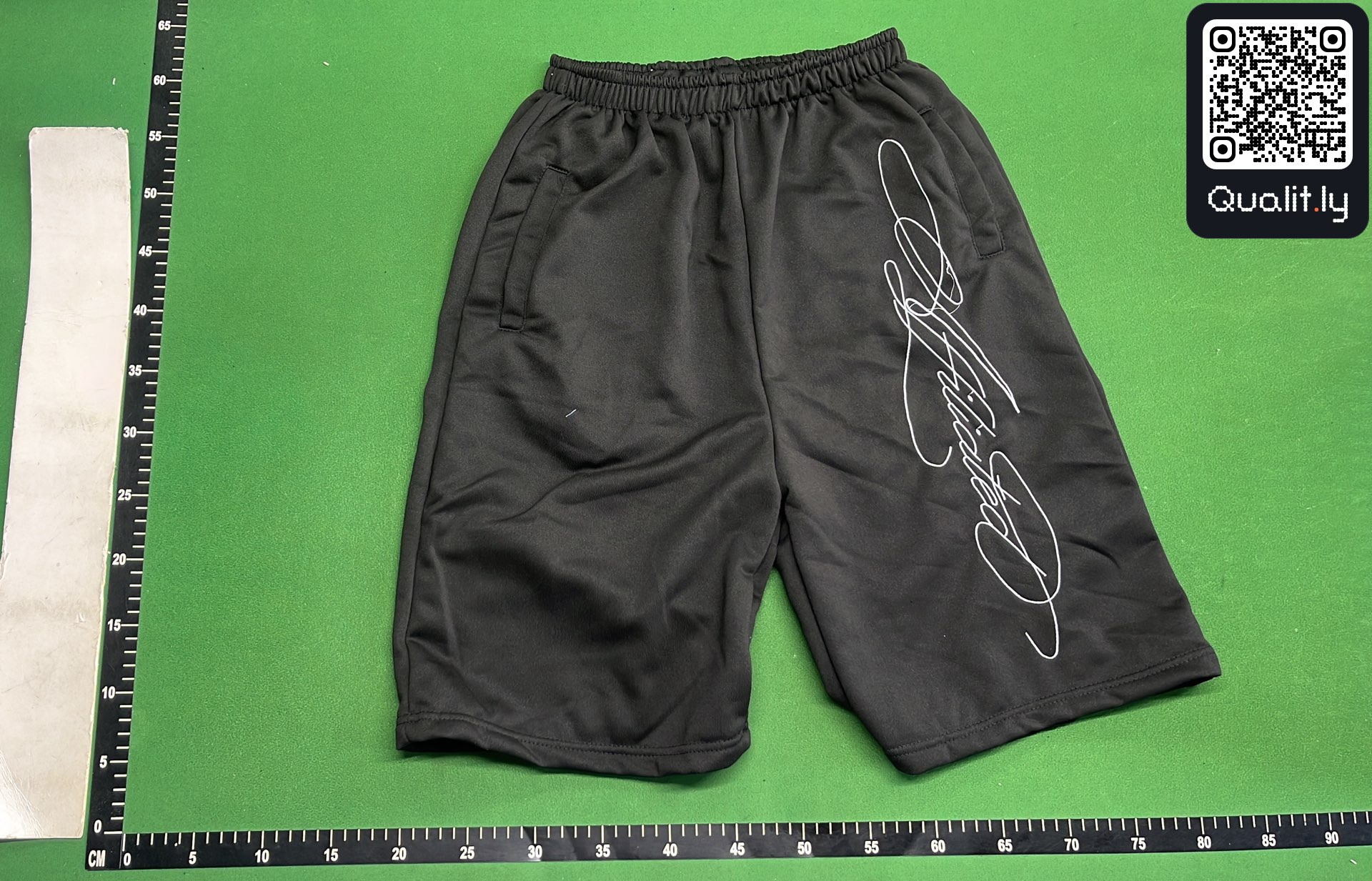 短裤 QC 照片 2 / 8