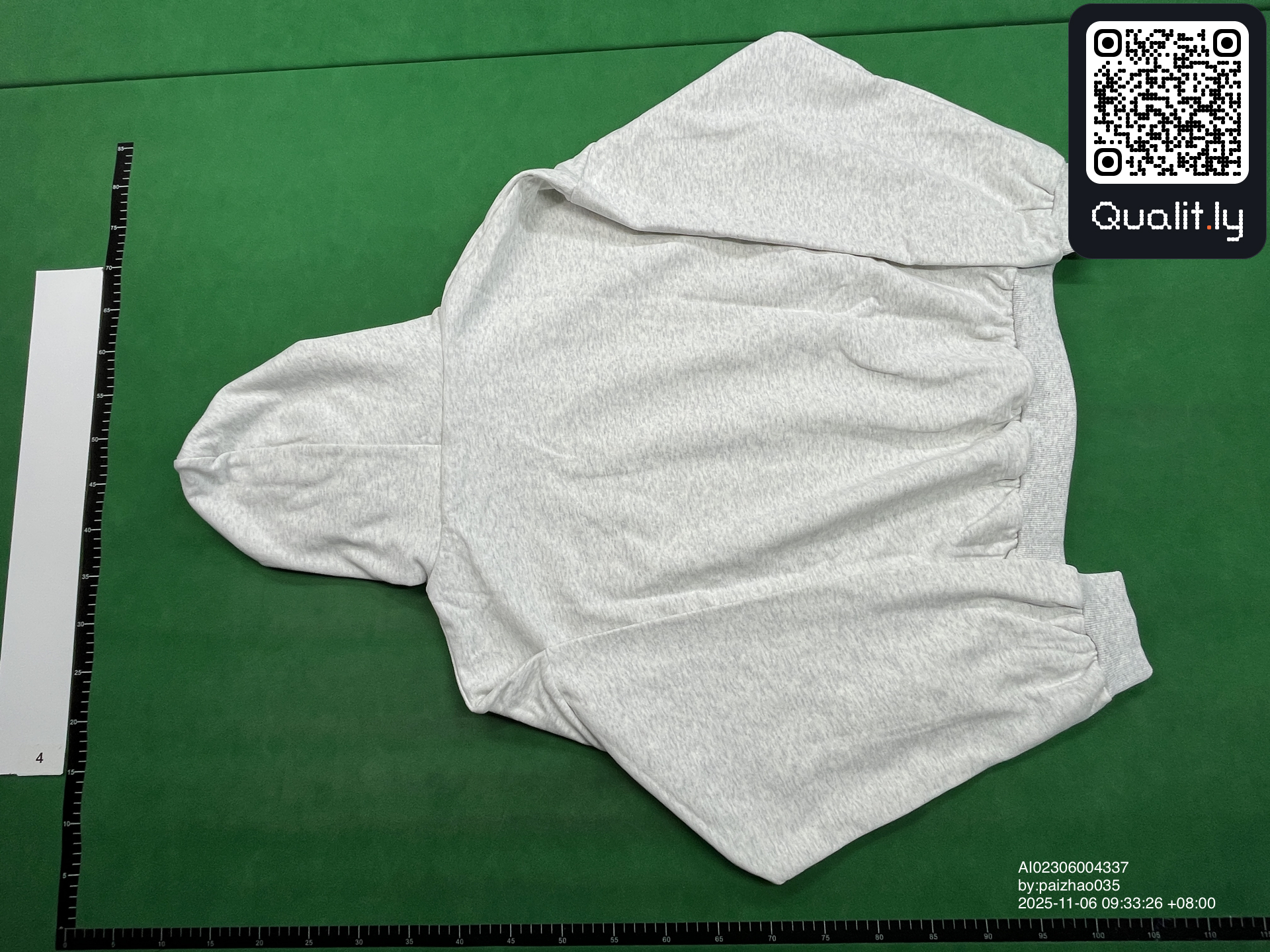 Sweat à capuche — photo QC 2 sur 14