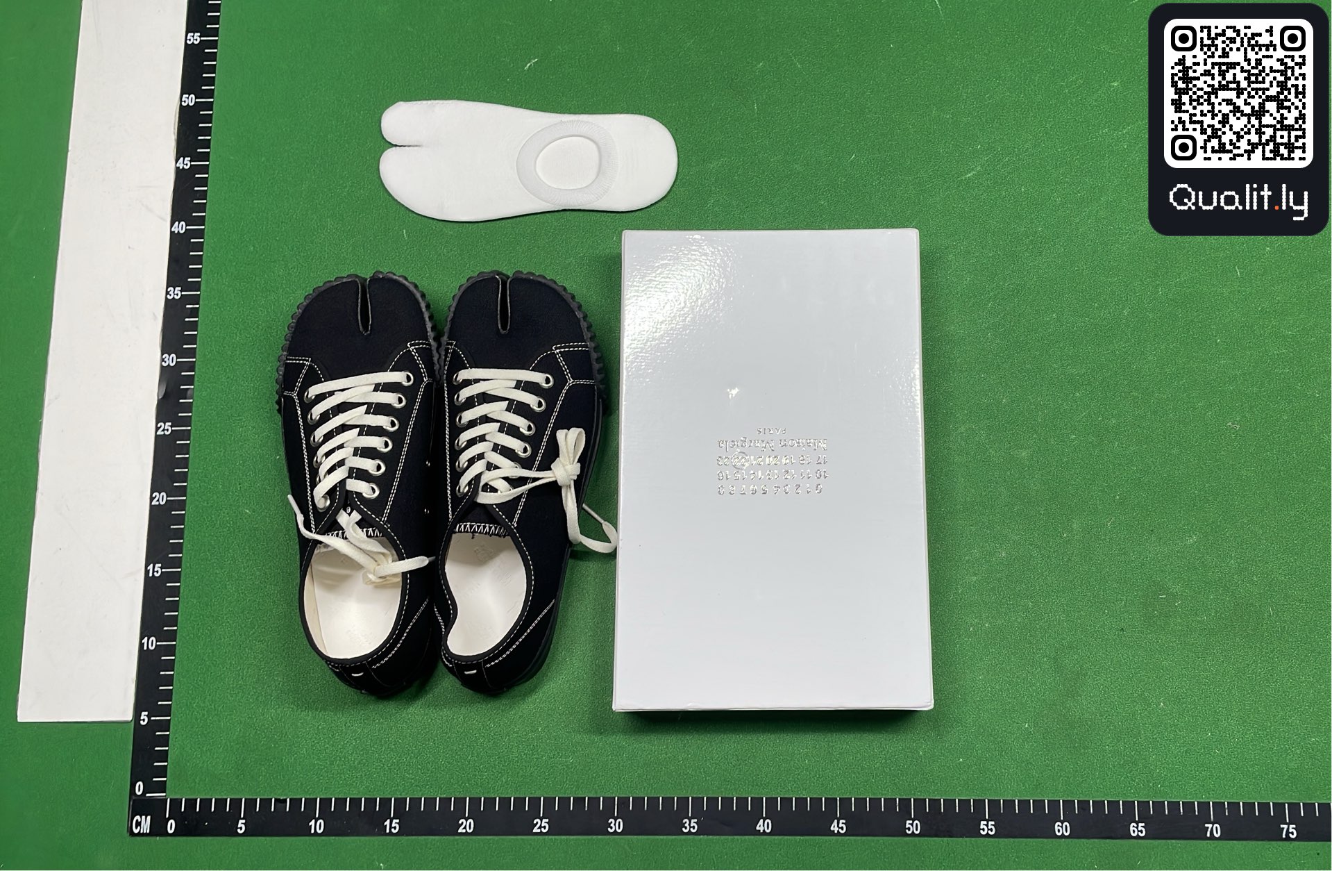 Sneakers QC photo 1 of 22