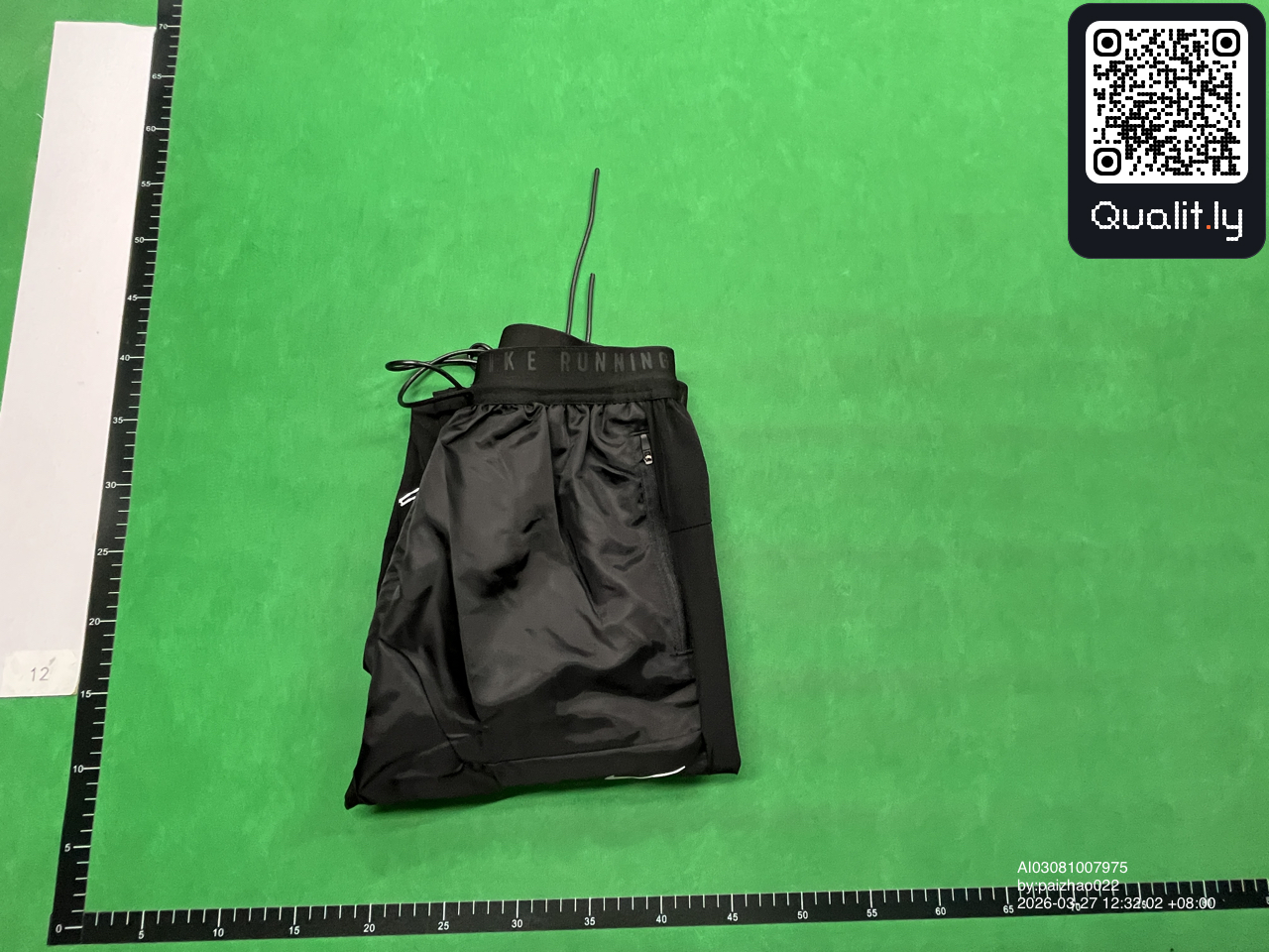 Pantaloni — fotografie QC 1 din 24