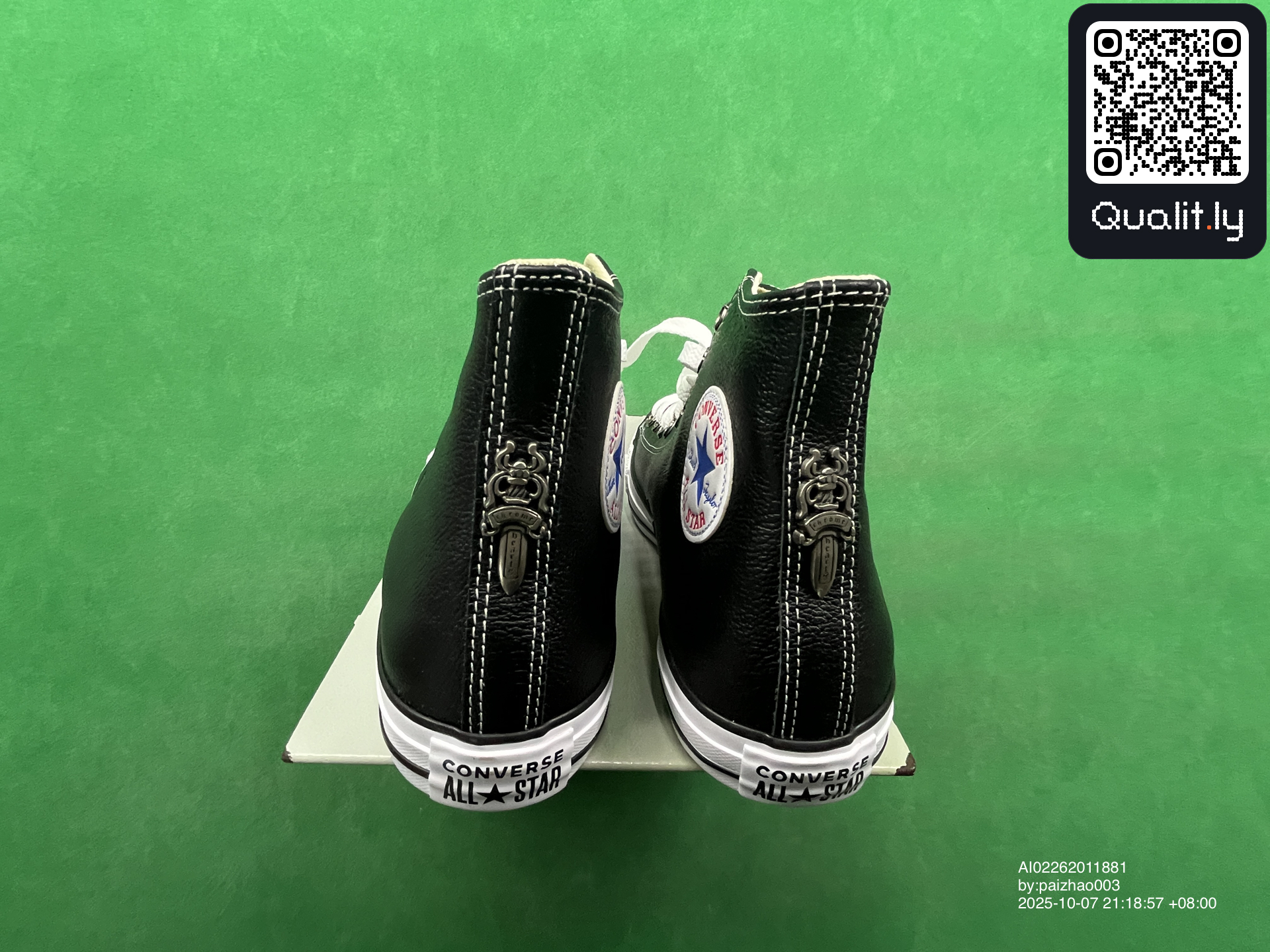 Sneakers QC photo 3 of 26